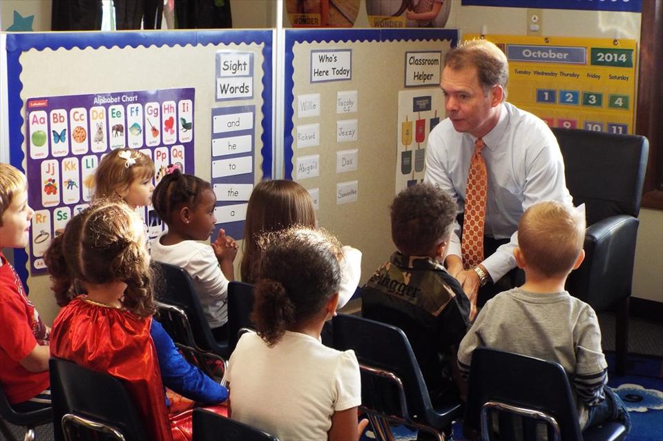 Our very own Mayor of Gulfport Billy Hewes came by to read to the kids today! Always exciting moments at KinderCare!