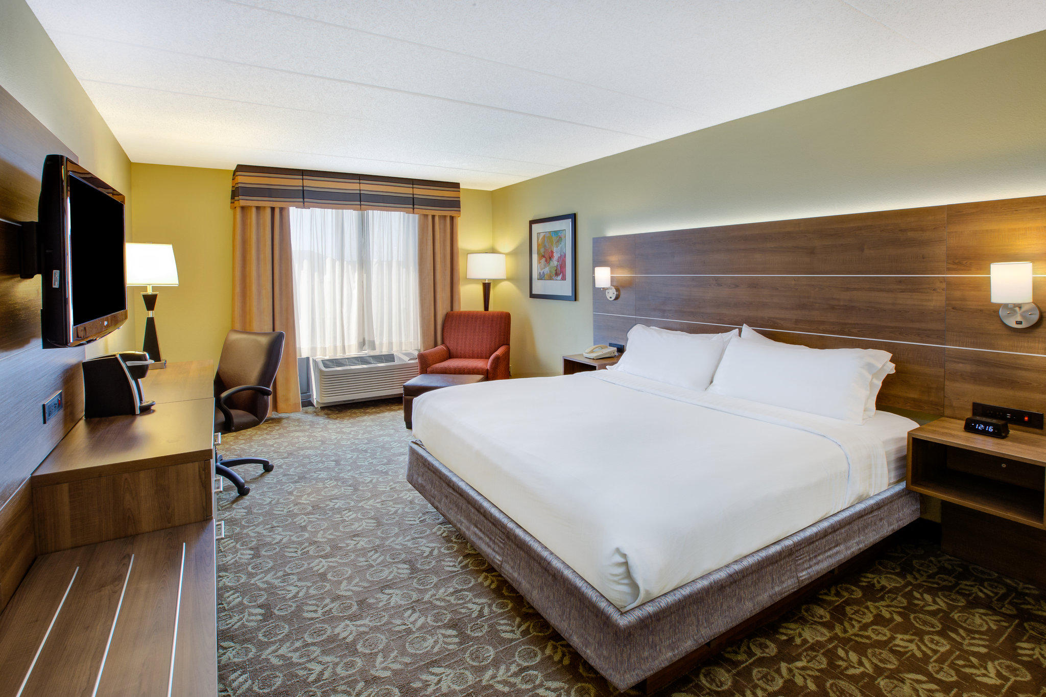 Holiday Inn Express & Suites Fort Wayne Photo