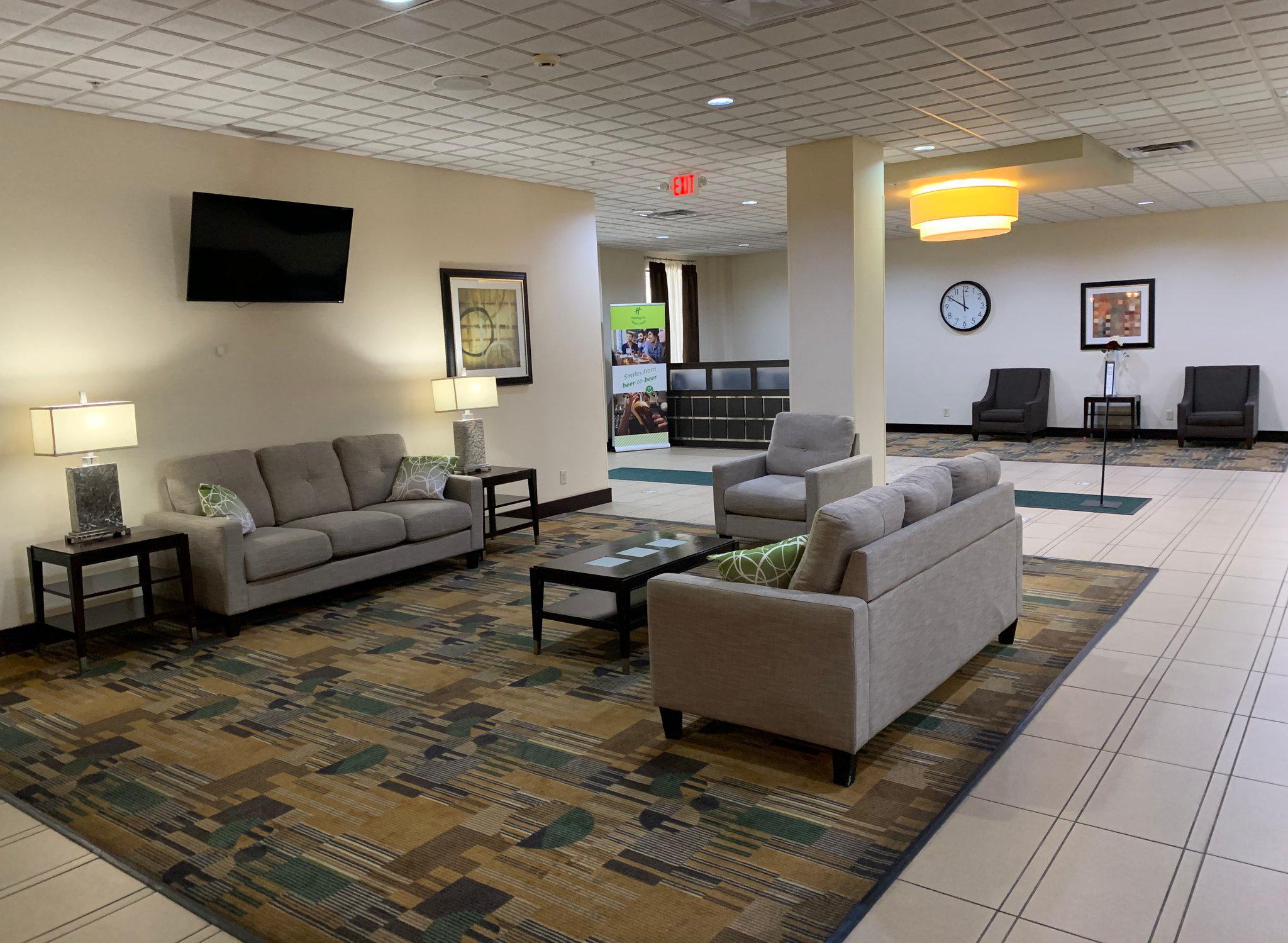 Holiday Inn & Suites Mansfield-Conference Ctr Photo