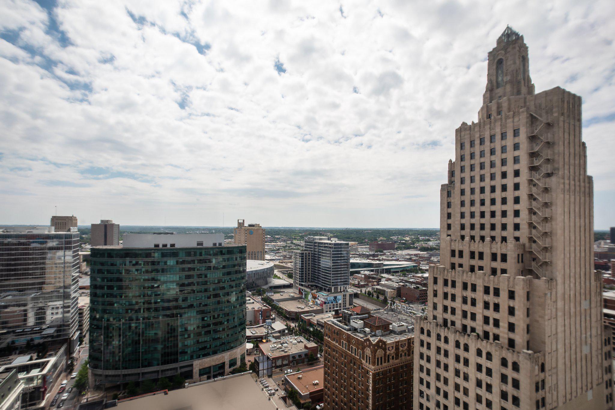 Crowne Plaza Kansas City Downtown Photo