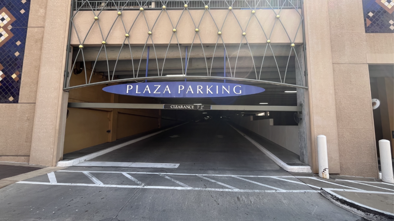 LAZ Parking - Country Club Plaza