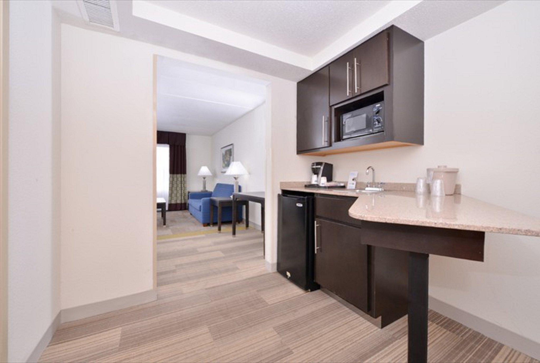 Holiday Inn Express & Suites Mooresville - Lake Norman Photo