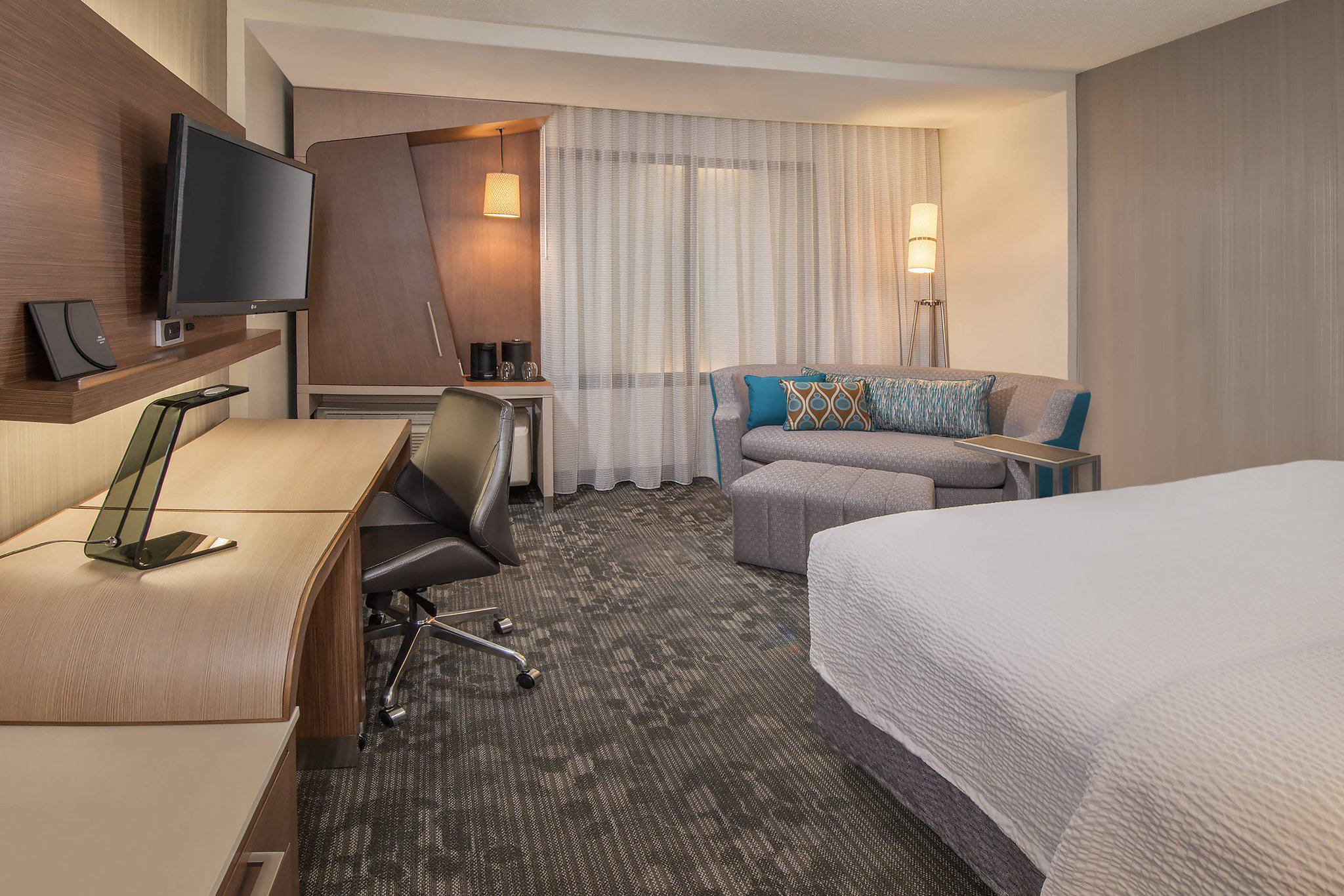 Courtyard by Marriott Mesa at Wrigleyville West Photo