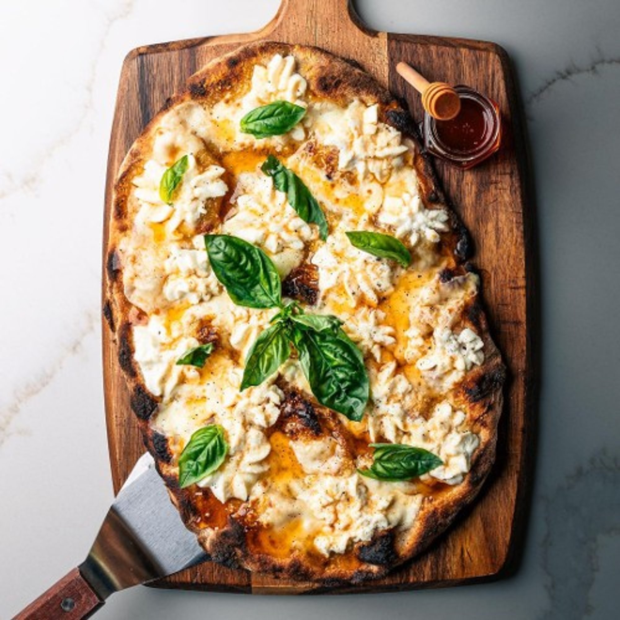 Snow White Pizza (1 Ft. Pala)