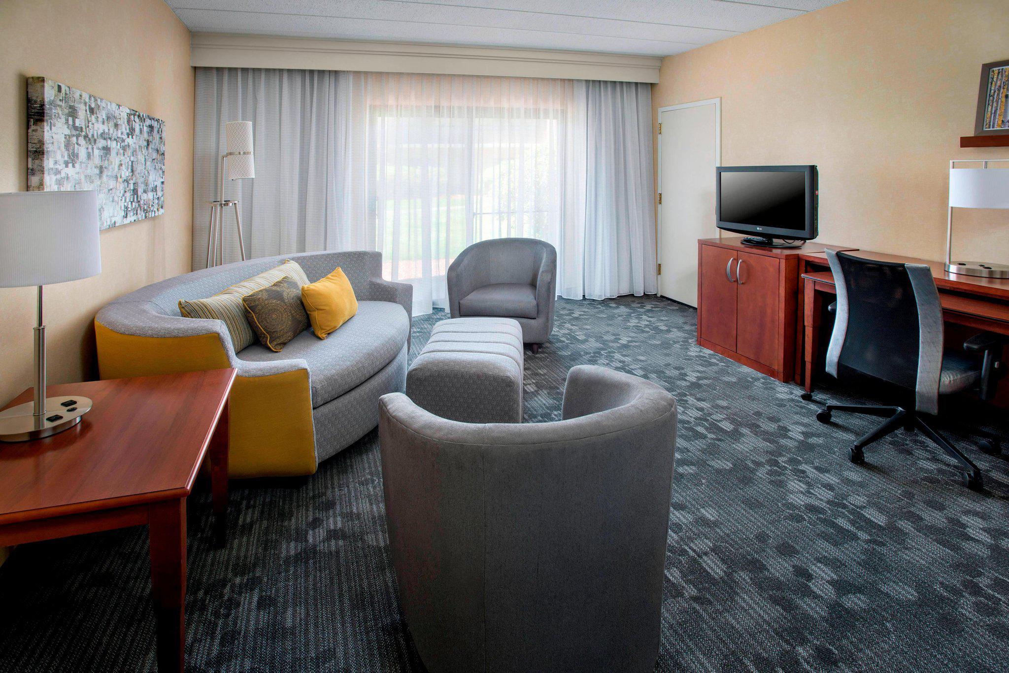 Courtyard by Marriott Boston Foxborough/Mansfield Photo