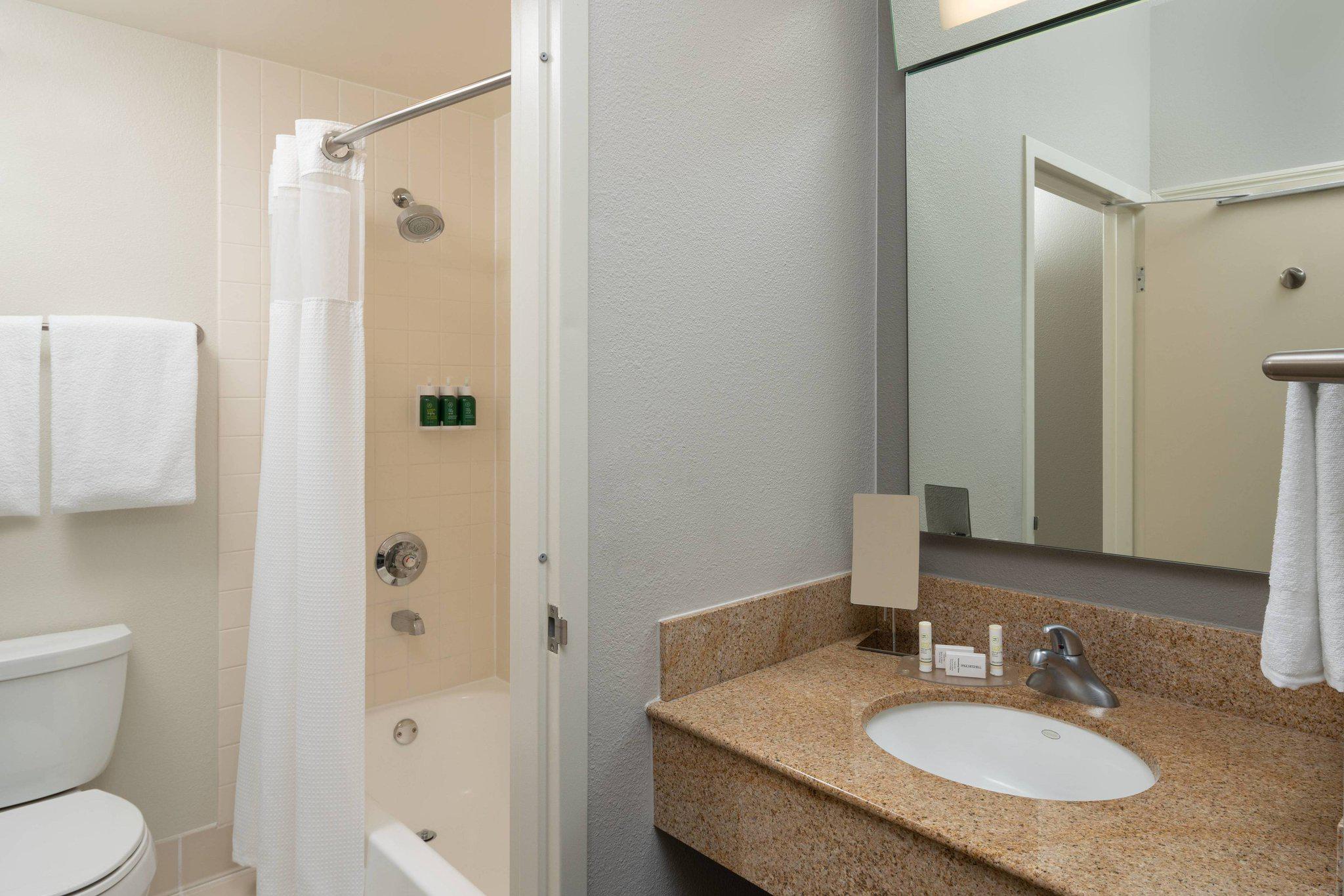 Courtyard by Marriott Miami Lakes Photo