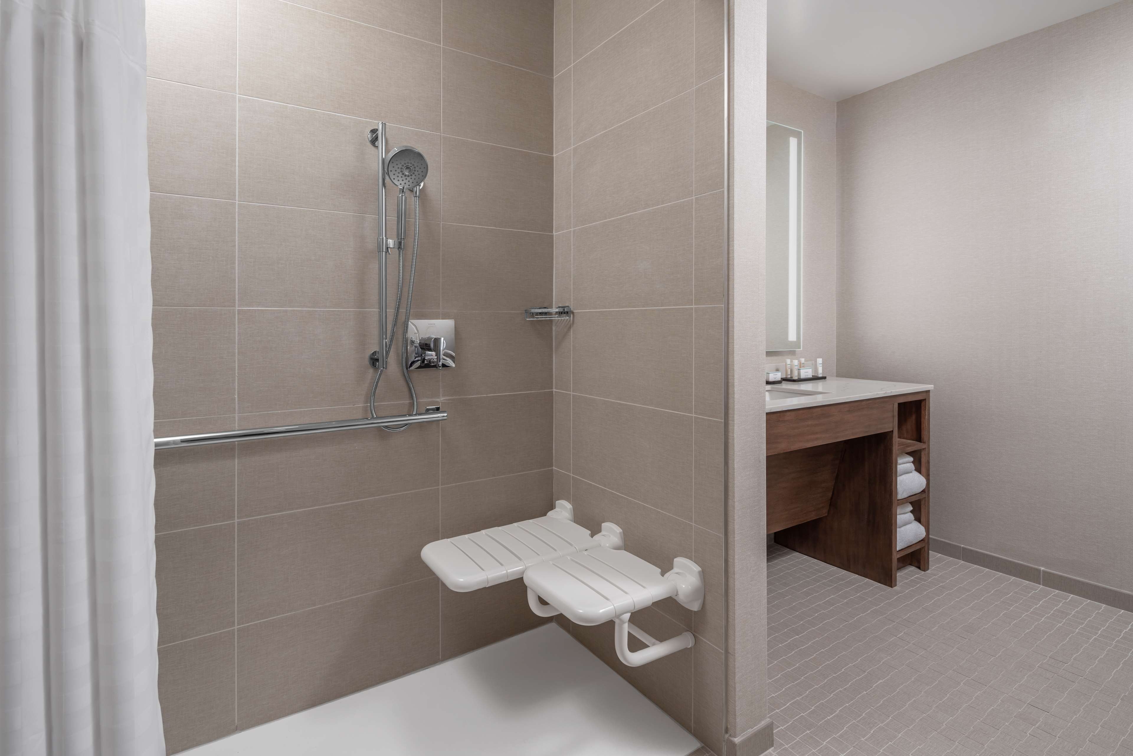 Guest room bath