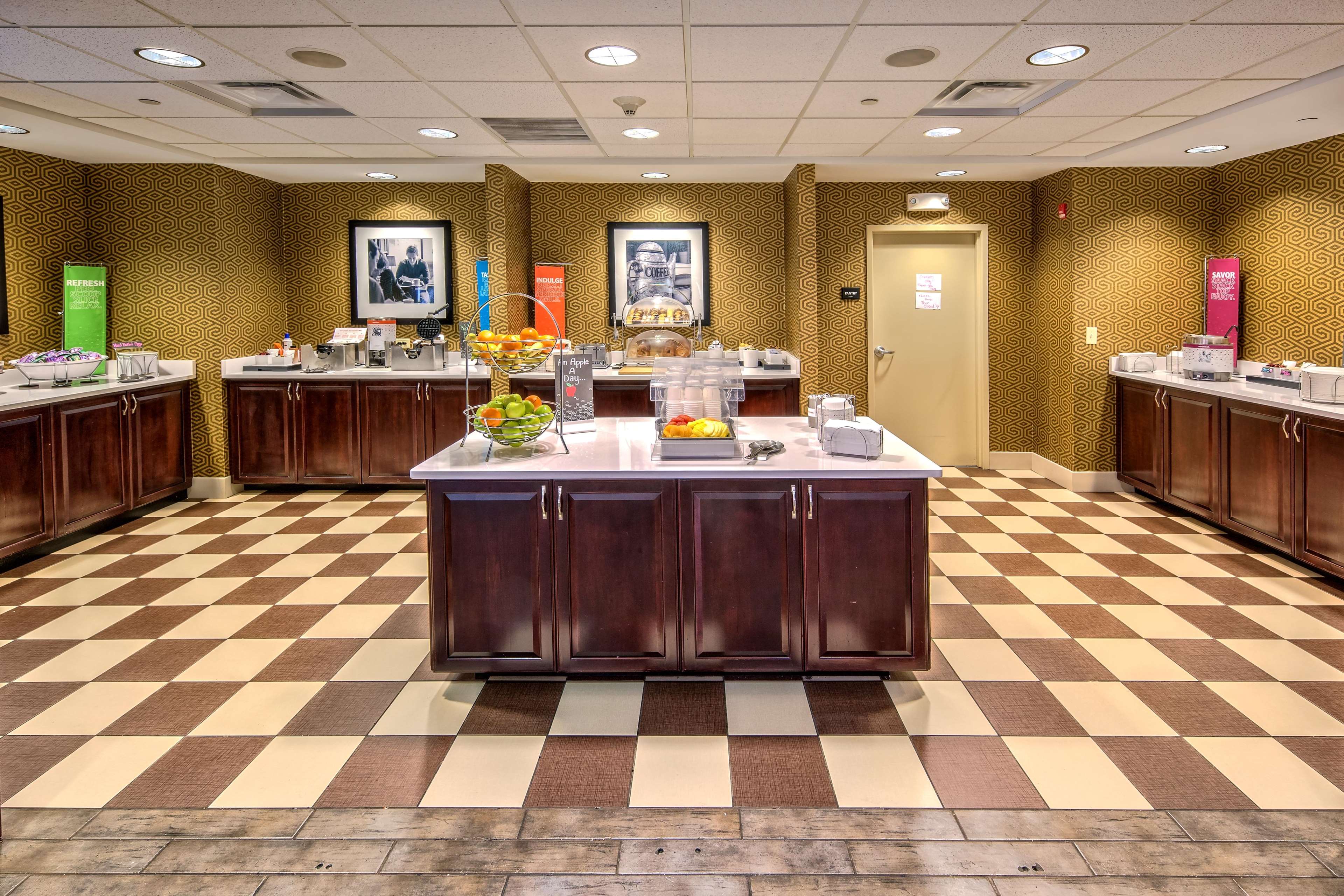 Hampton Inn Rochester-Irondequoit Photo