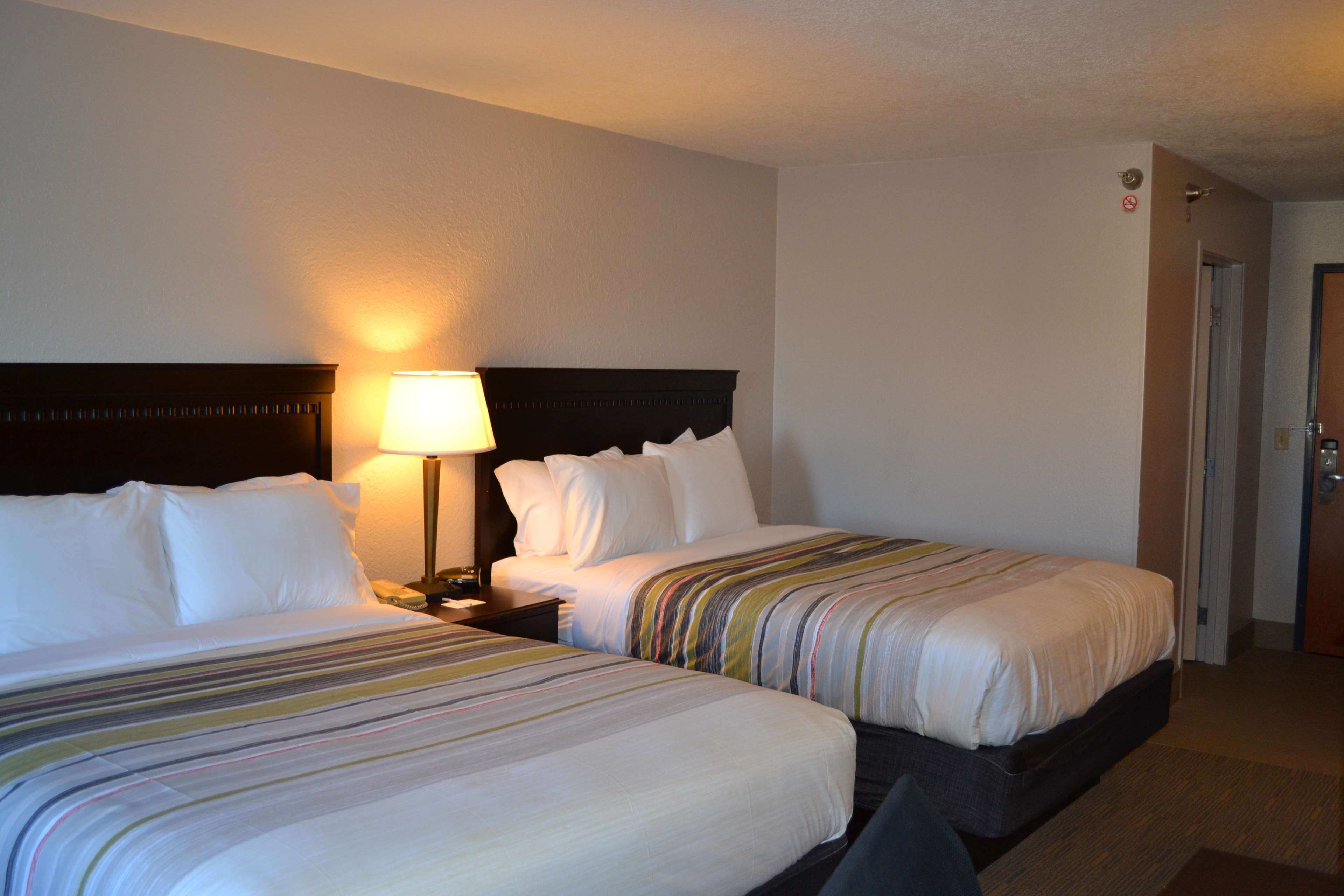 Country Inn & Suites by Radisson, Fairview Heights, IL Photo