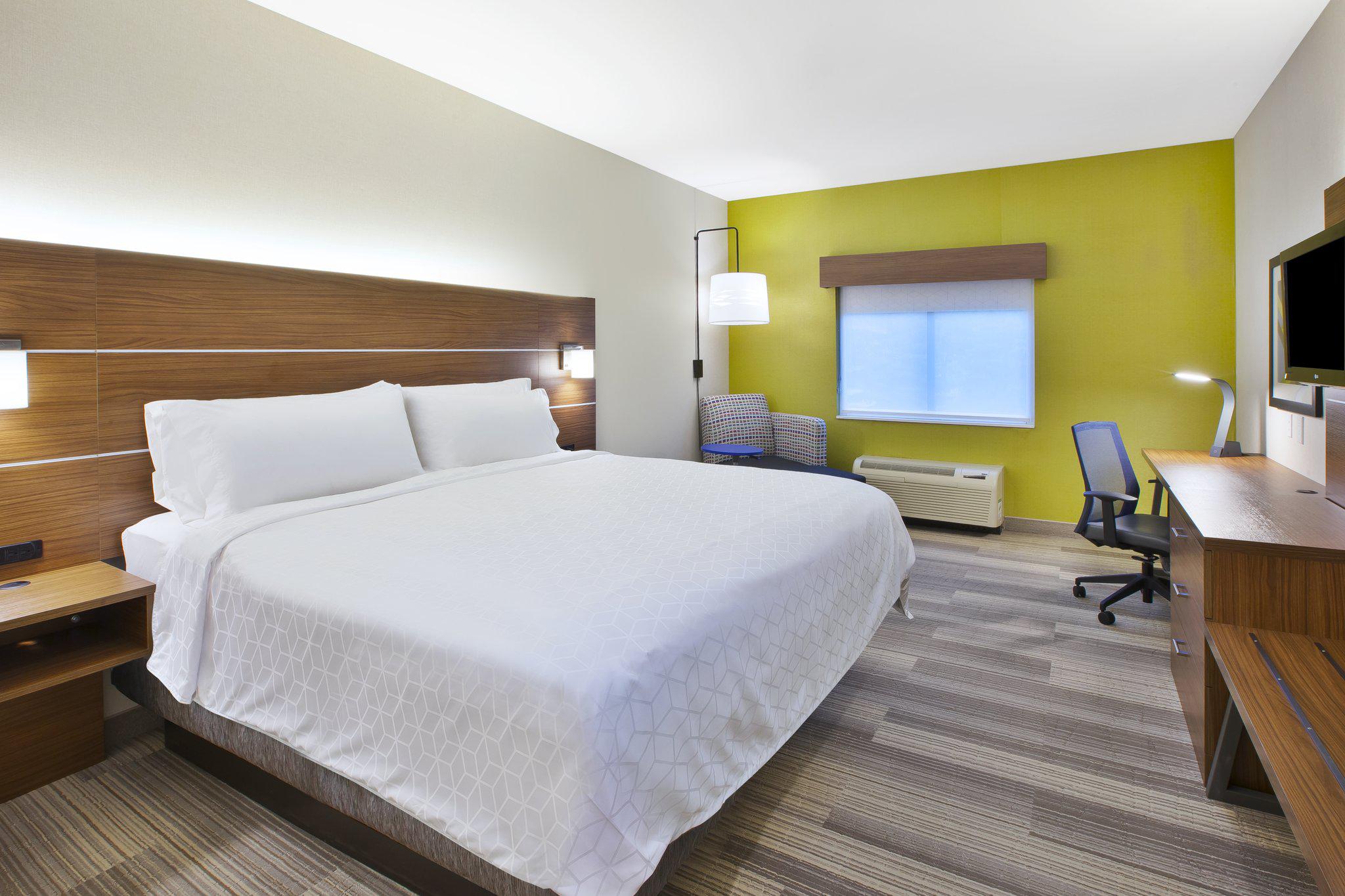 Holiday Inn Express & Suites Rochester-Victor Photo