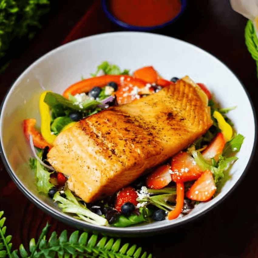 Cancún Salmon Salad