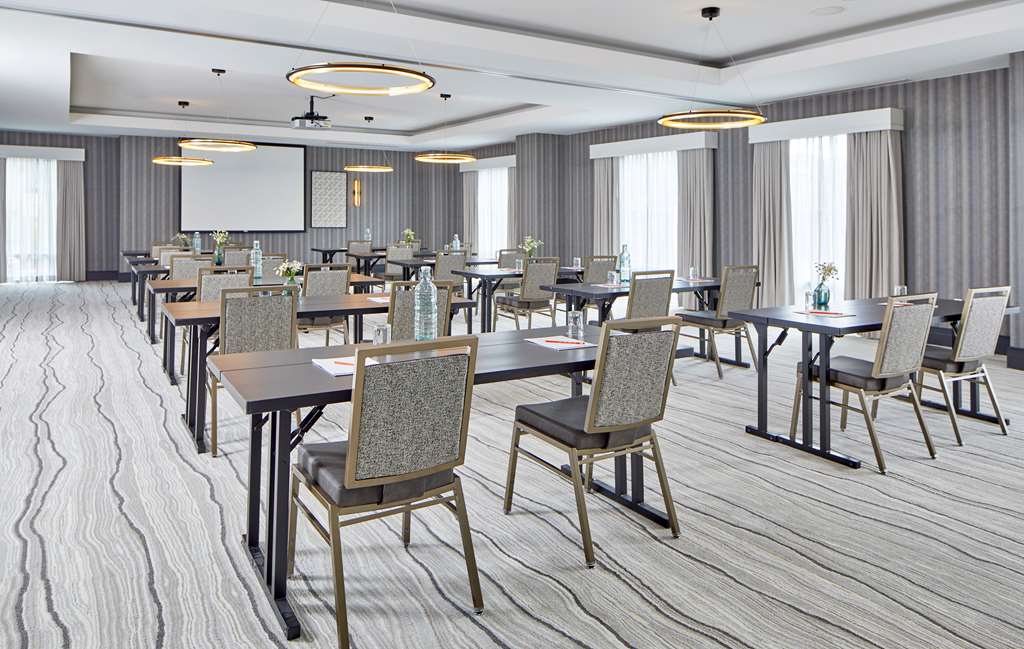 Cumberland House Knoxville, Tapestry Collection by Hilton Image