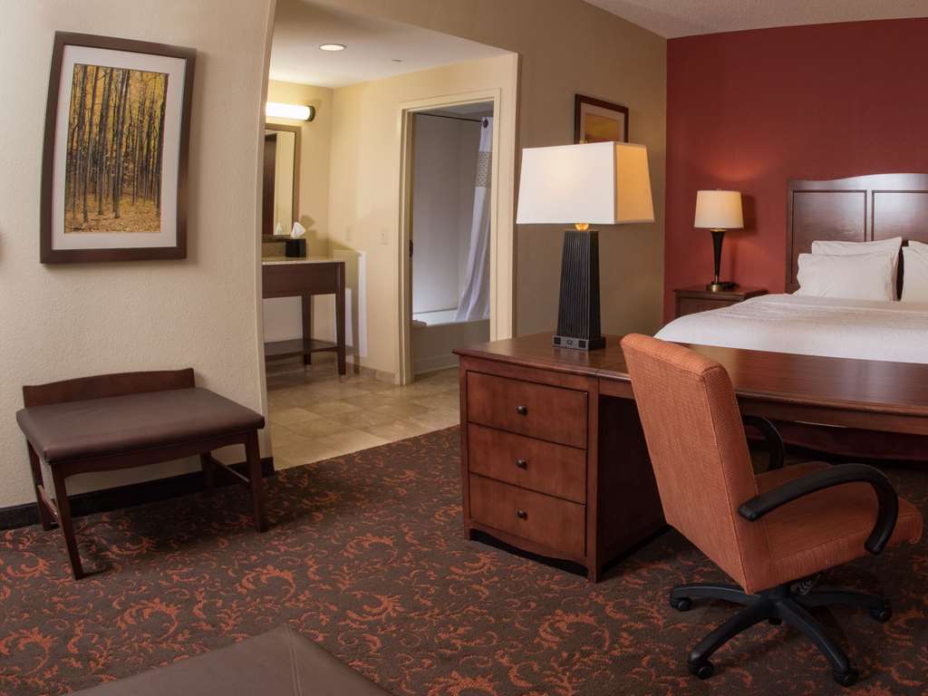 Hampton Inn & Suites Woodstock, VA Image