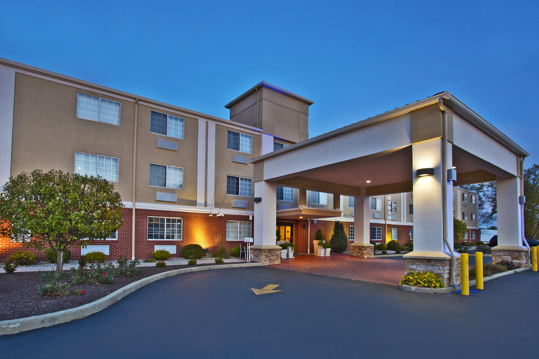 Holiday Inn Express & Suites Wabash by IHG Image