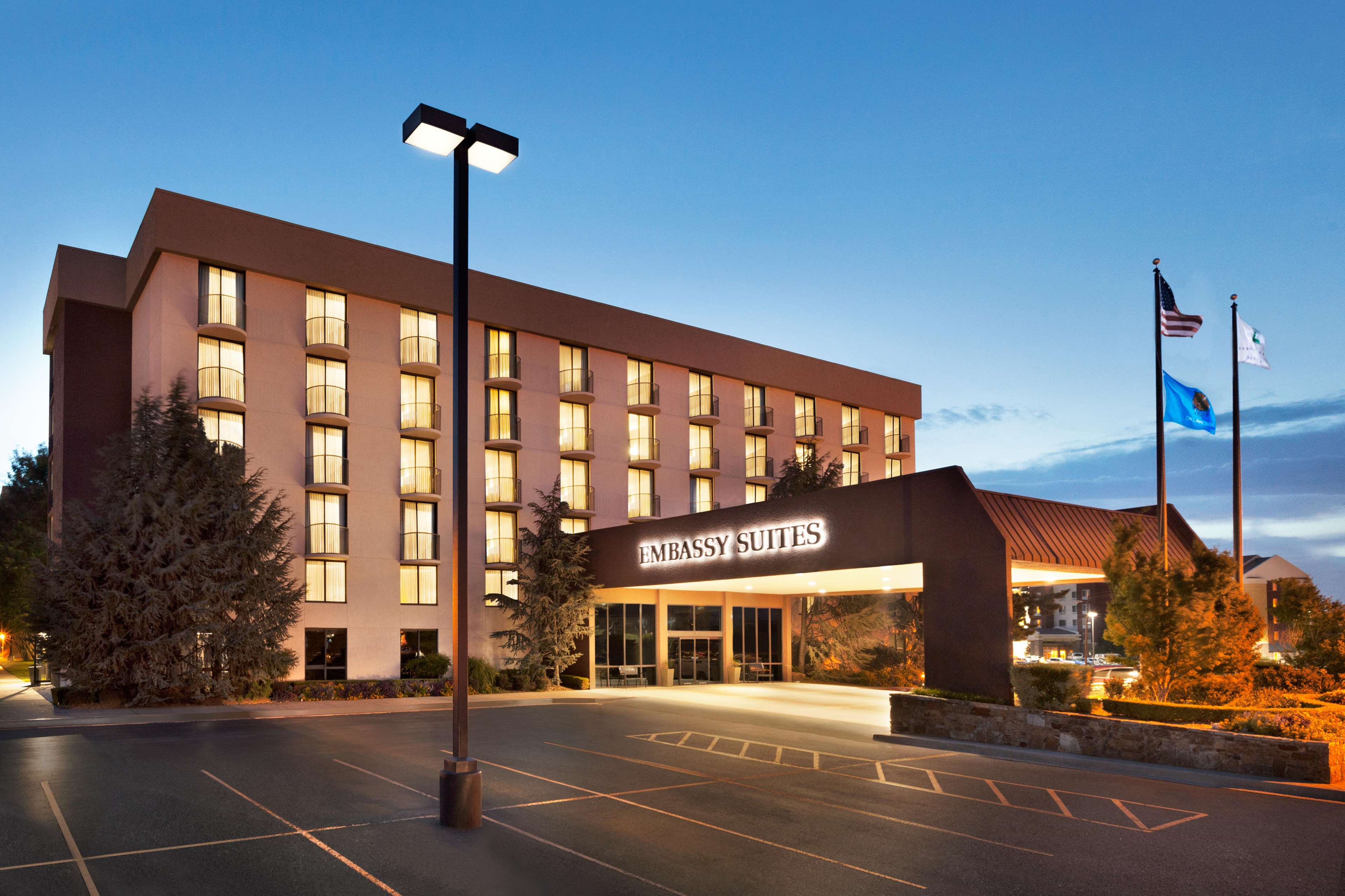 Embassy Suites by Hilton Oklahoma City Will Rogers Airport Photo