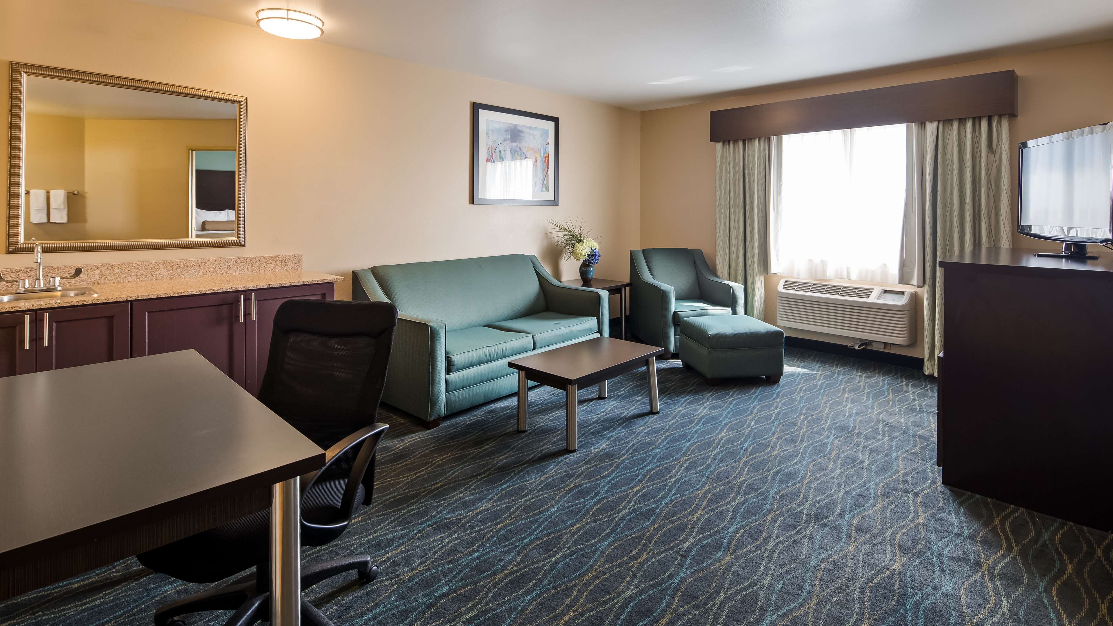 Best Western Plus University Inn Photo