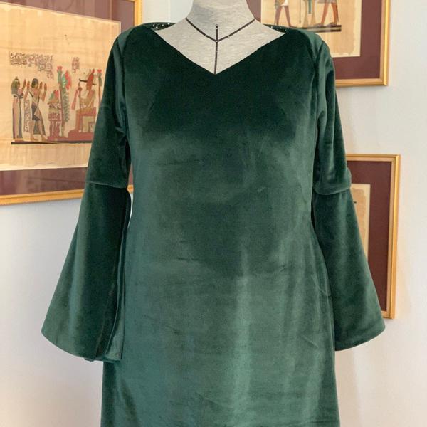 We're proud to offer a wide array of sewing classes in Newbury Park, CA, to cater to seamstresses of all interests and skill levels. Business owner Elizabeth Vana Bryant is a Palmer/Pletsch-certified instructor and has been sewing casual, professional, costume, and formal wardrobes her entire life for herself and others. Her classes will help you learn to sew clothes that celebrate your unique figure and help you look and feel beautiful.
