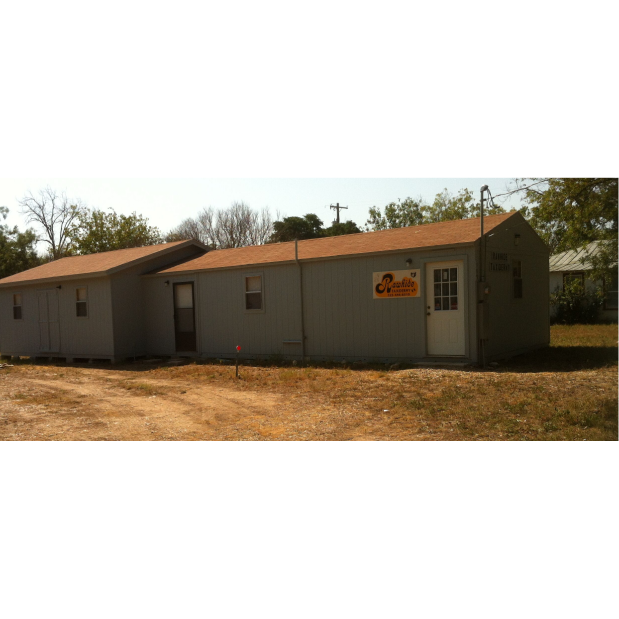 Rawhide Taxidermy Logo