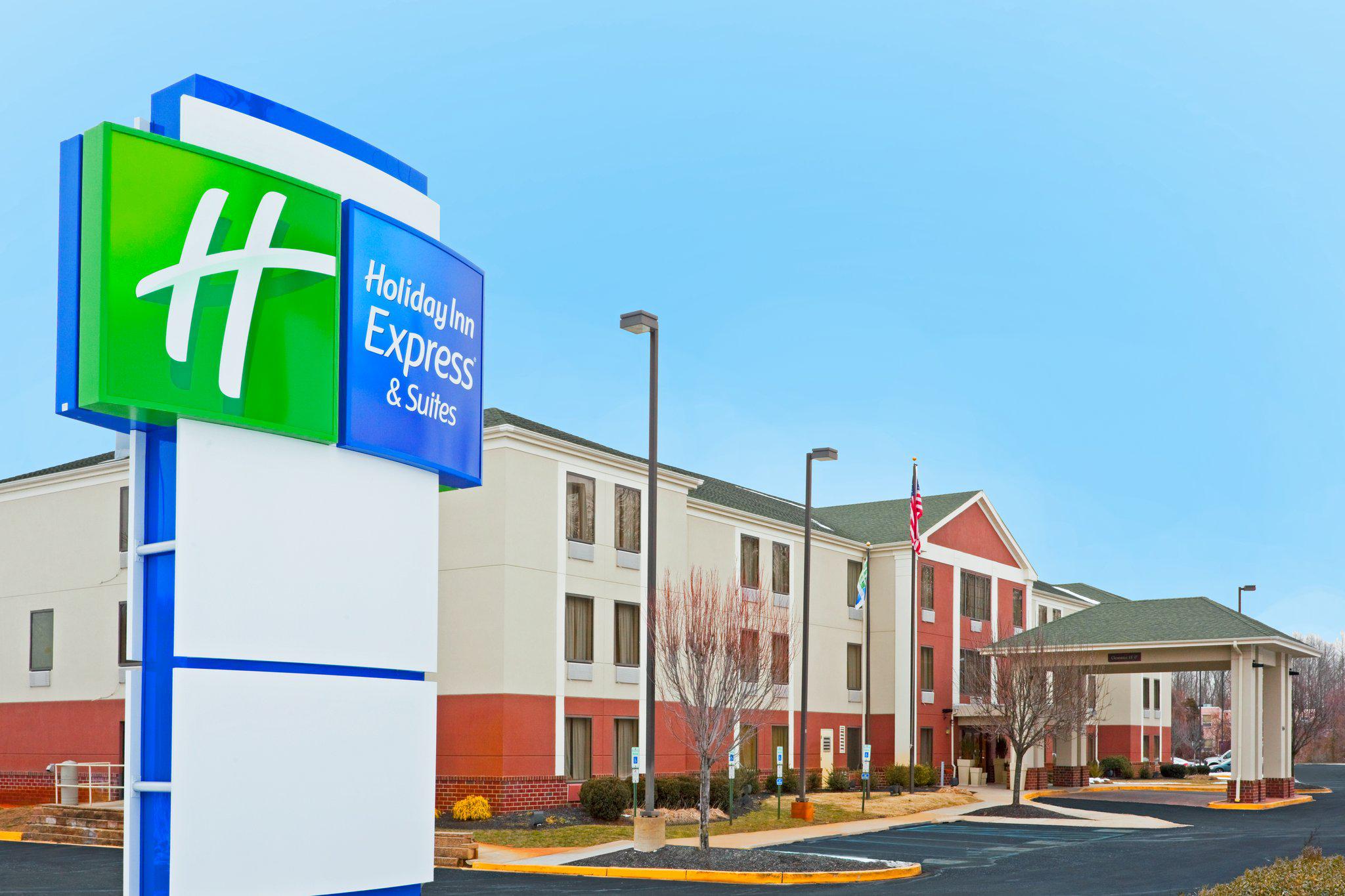 Holiday Inn Express & Suites Carneys Point - Pennsville Photo