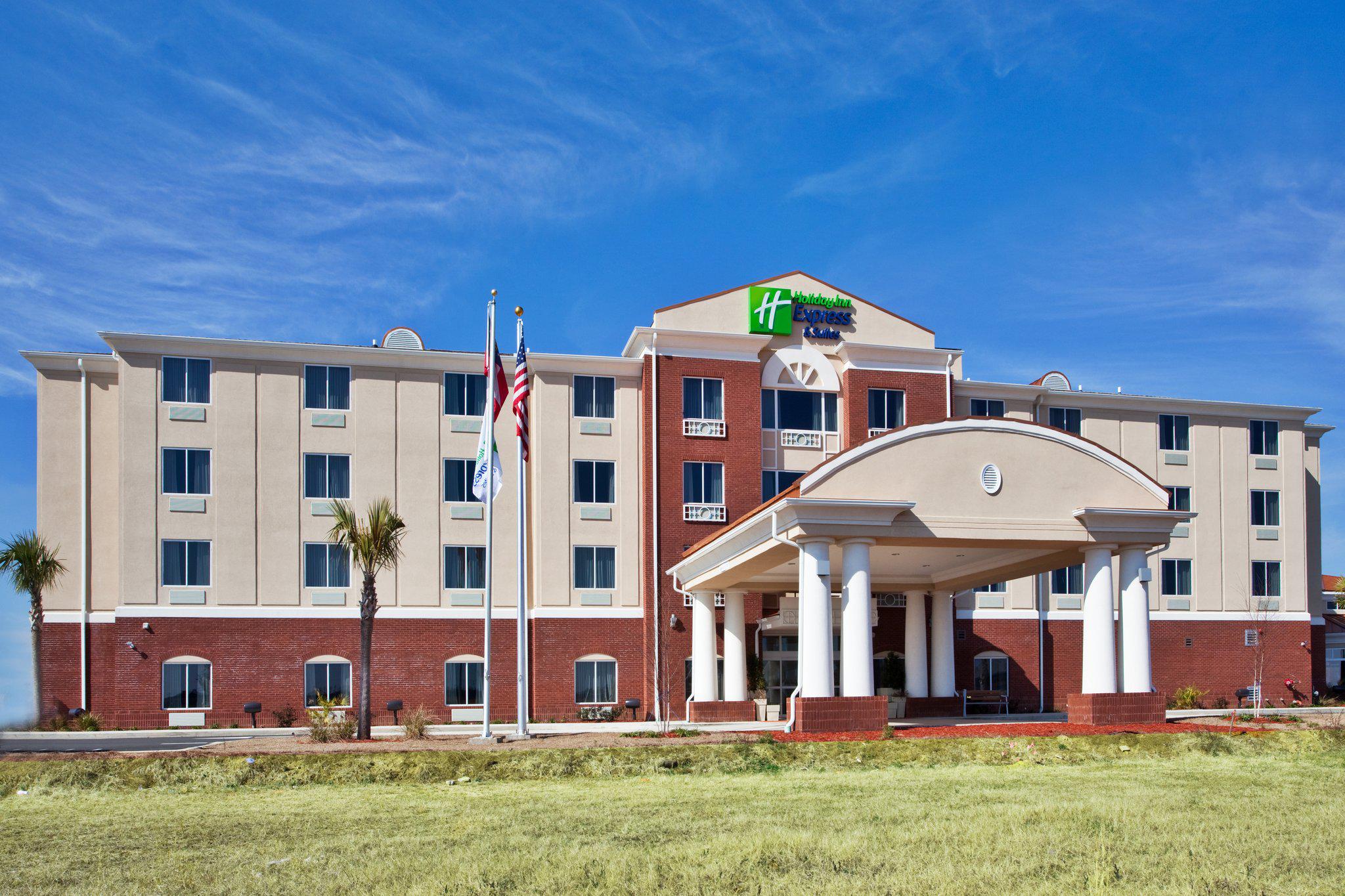 Holiday Inn Express & Suites Moultrie Photo