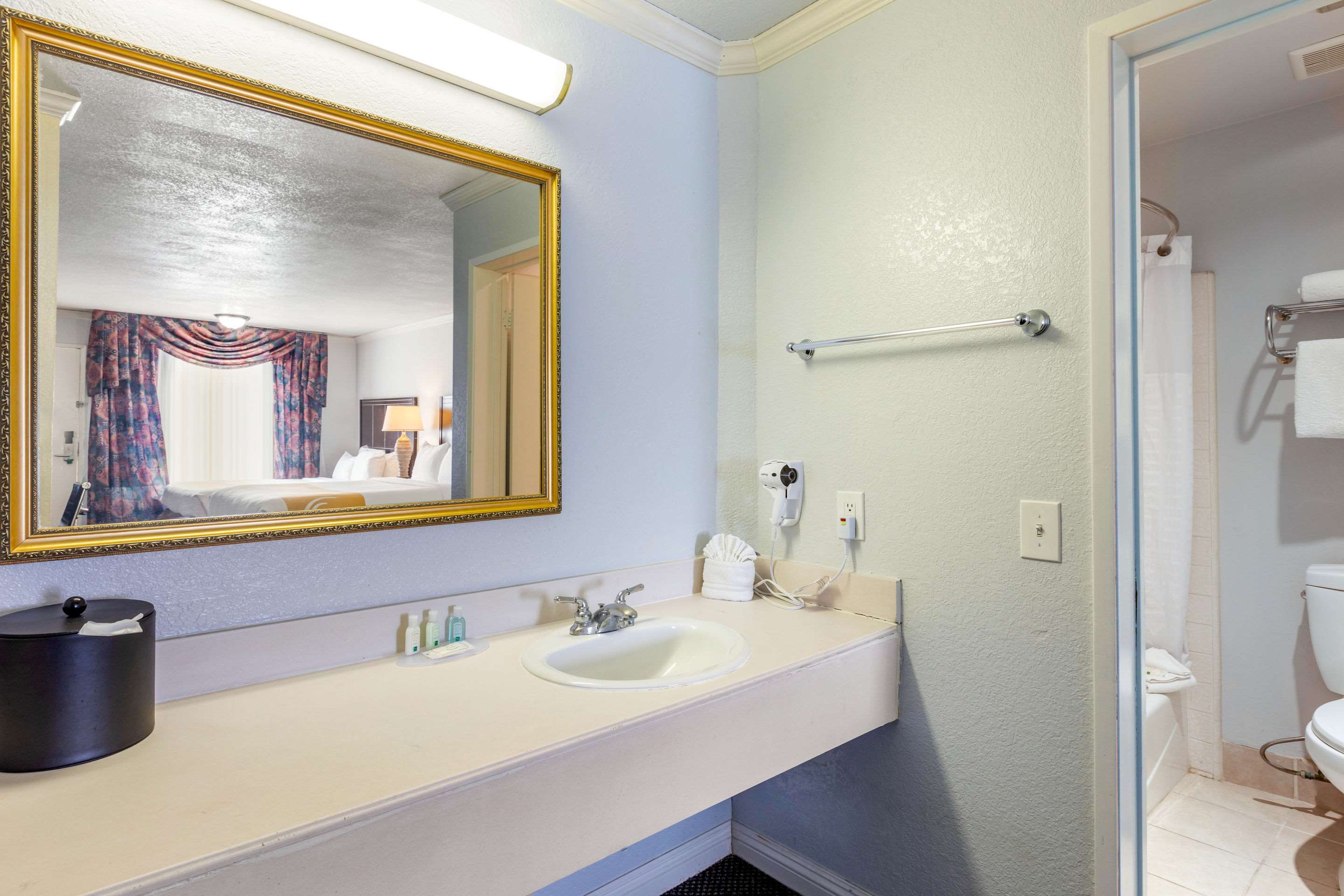 Quality Inn & Suites Buena Park Anaheim Photo