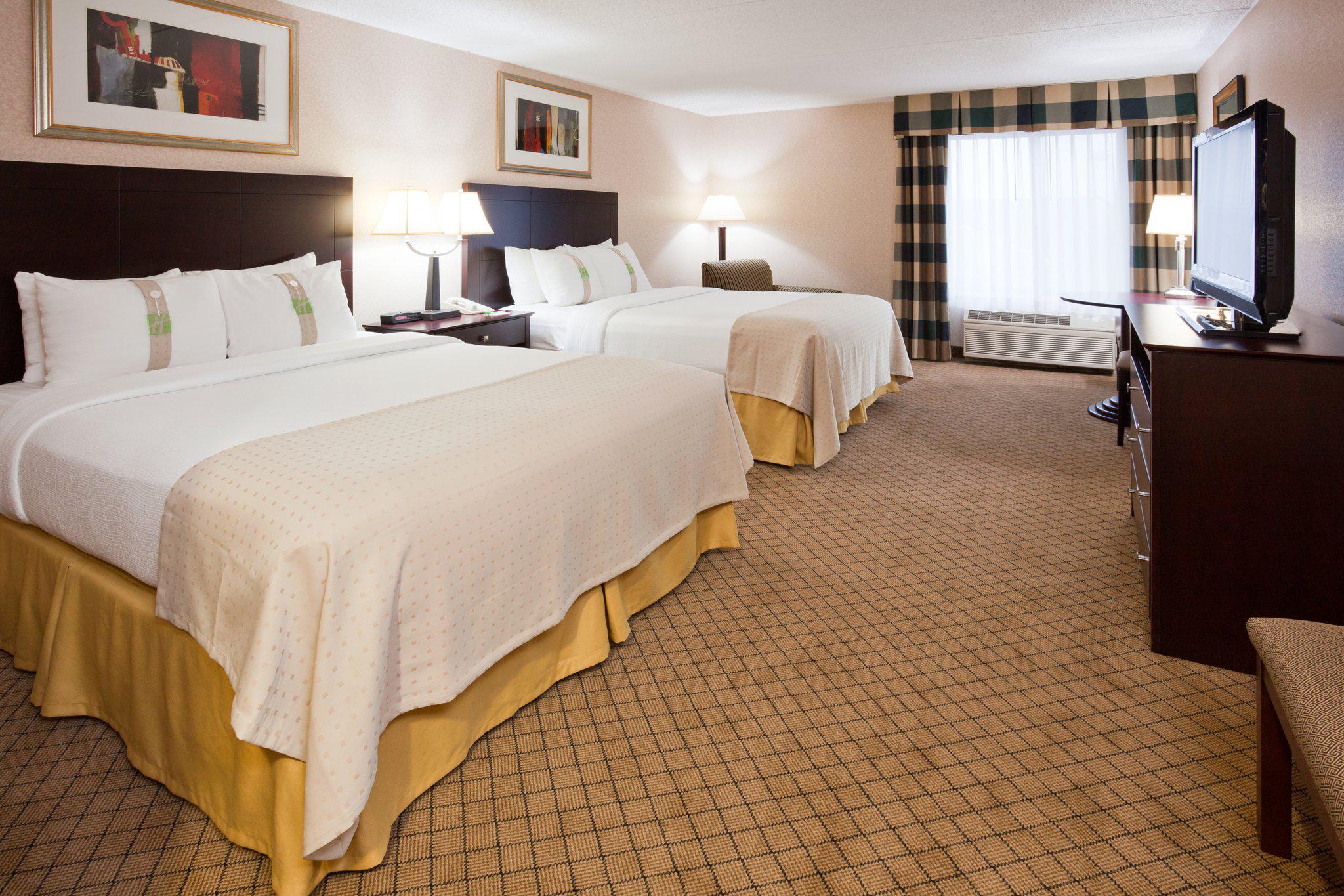 Holiday Inn & Suites Wausau-Rothschild Photo