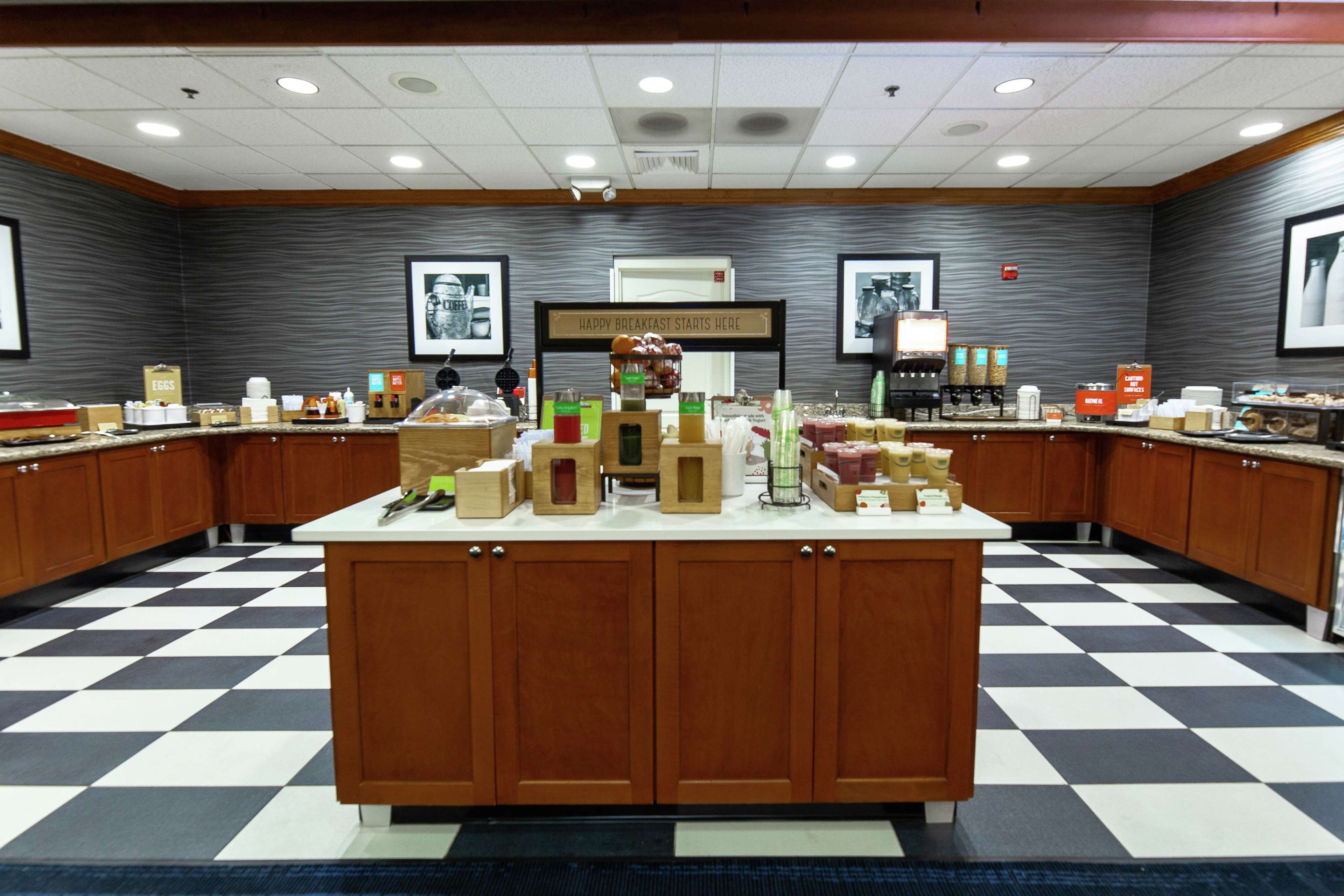 Hampton Inn & Suites Jacksonville Deerwood Park Photo