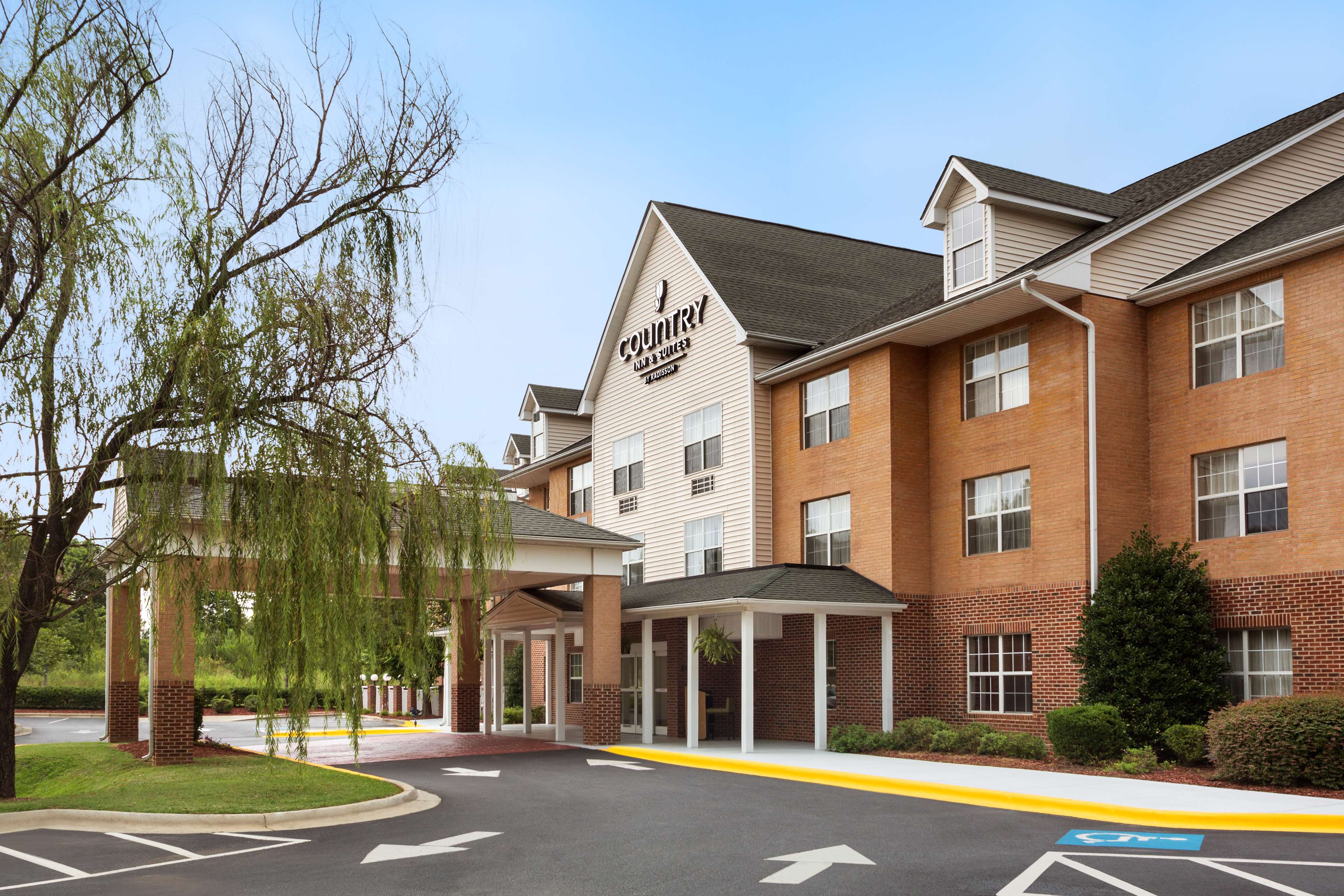 Country Inn & Suites by Radisson, Charlotte University Place, NC Photo