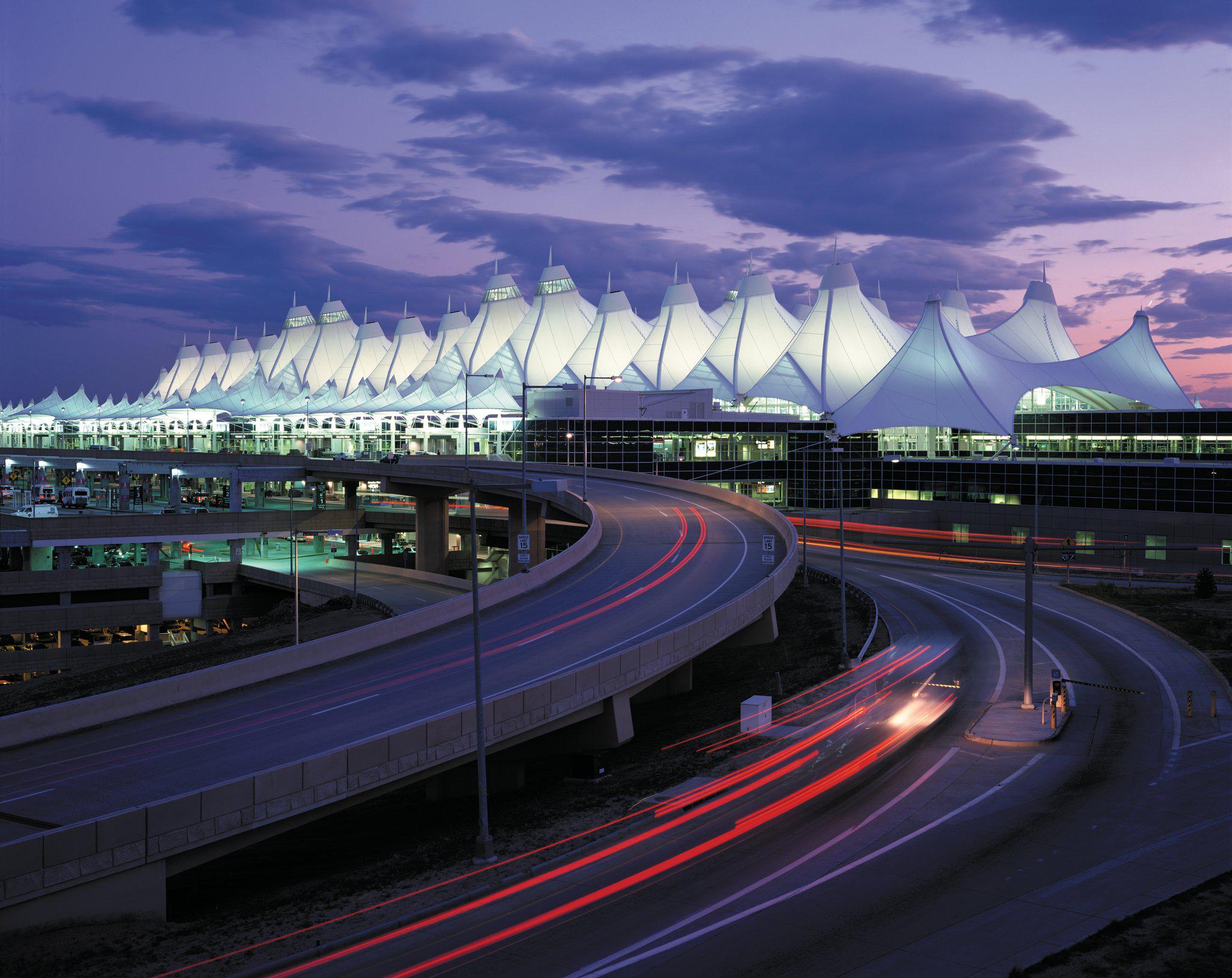 Crowne Plaza Denver Airport Convention Ctr Photo