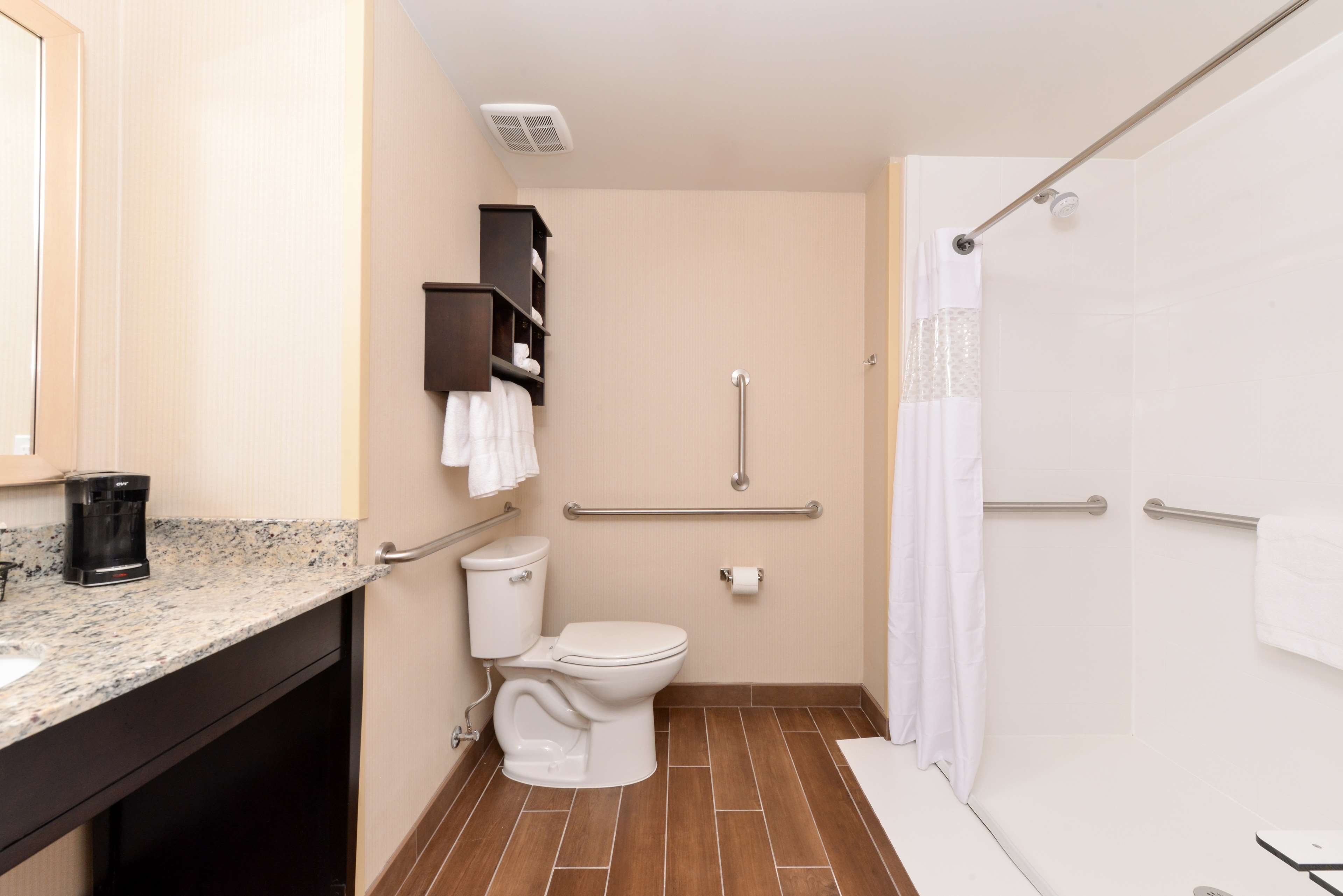 Guest room bath