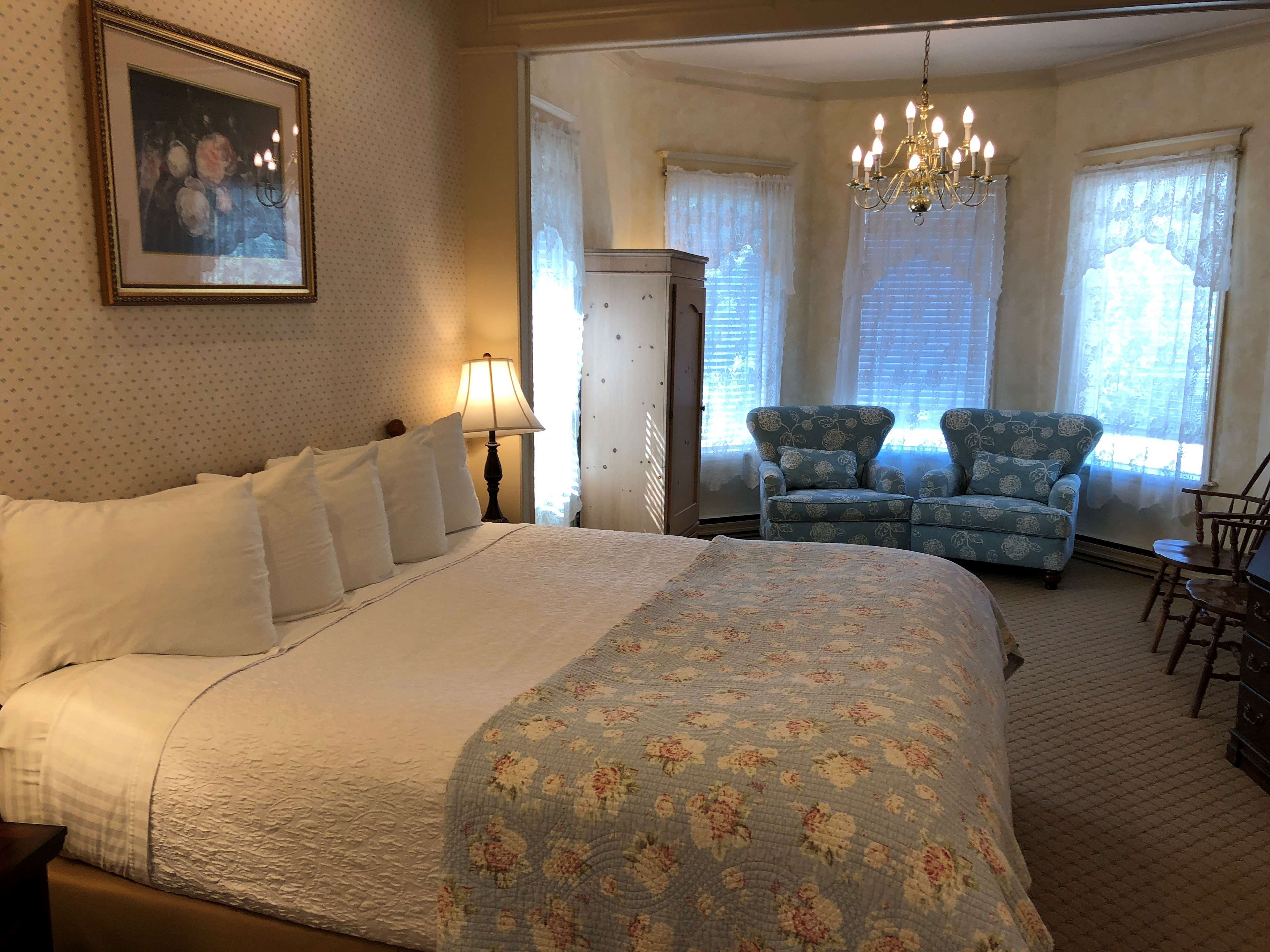 Our standard king guest room offers the comforts of home with a few added amenities that will make your stay extra special.