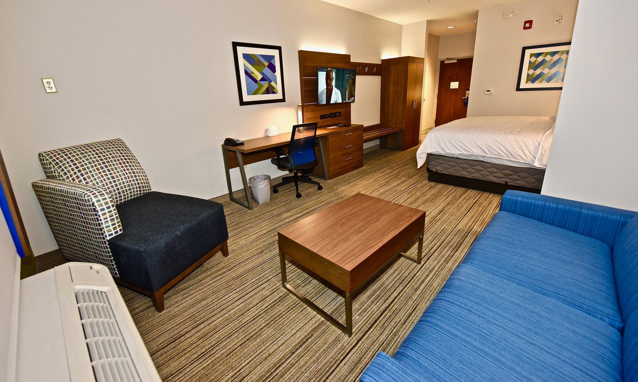 Holiday Inn Express & Suites Perryville I-55 Photo