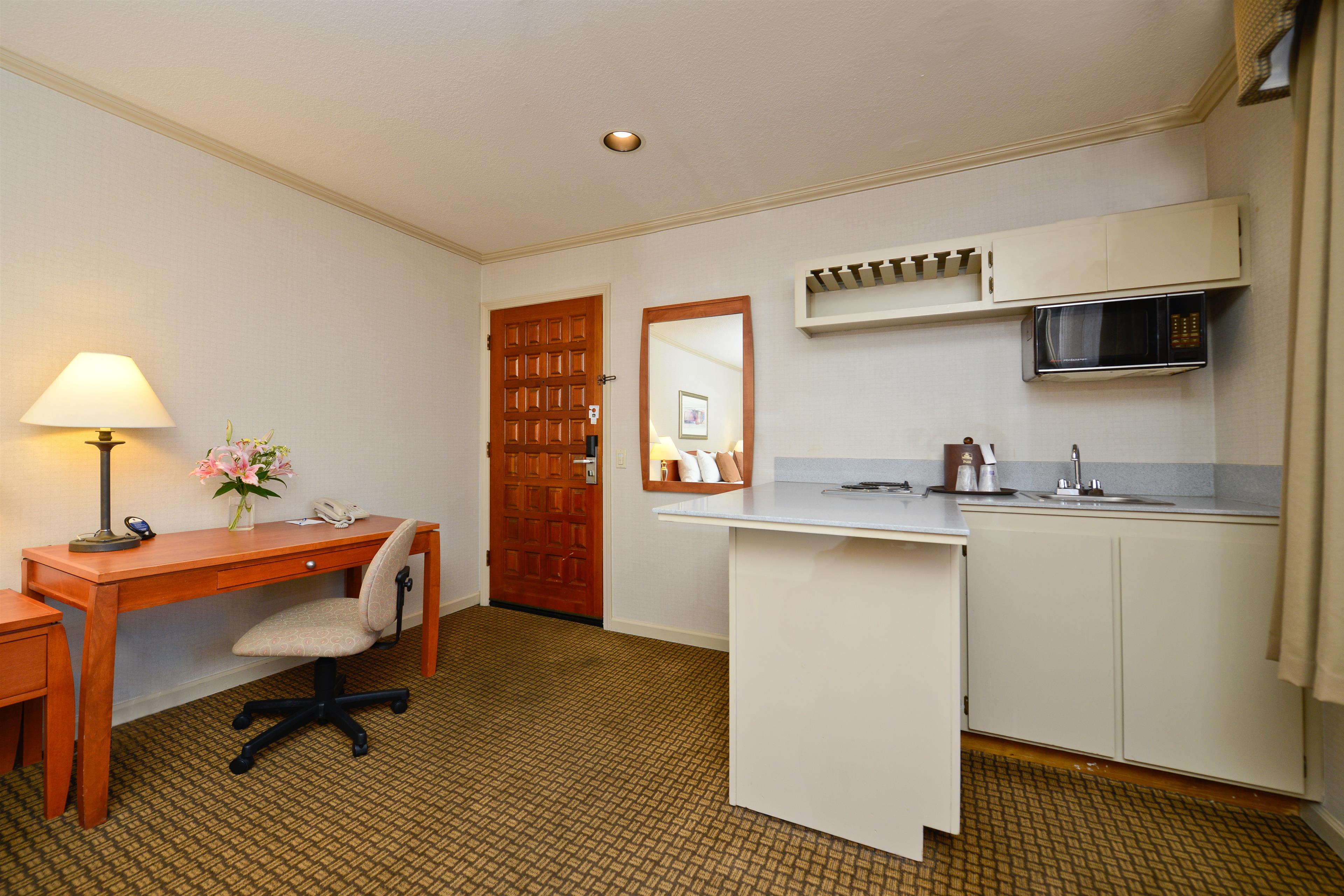 Best Western Plus Mountain View Inn Image