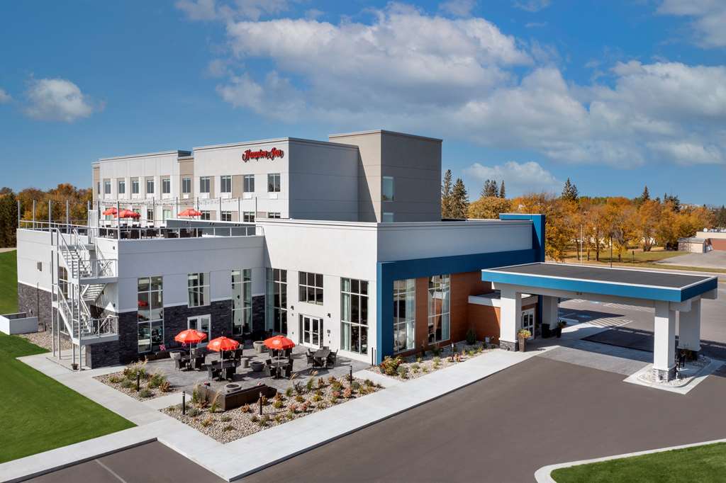 Hampton Inn Warroad Logo