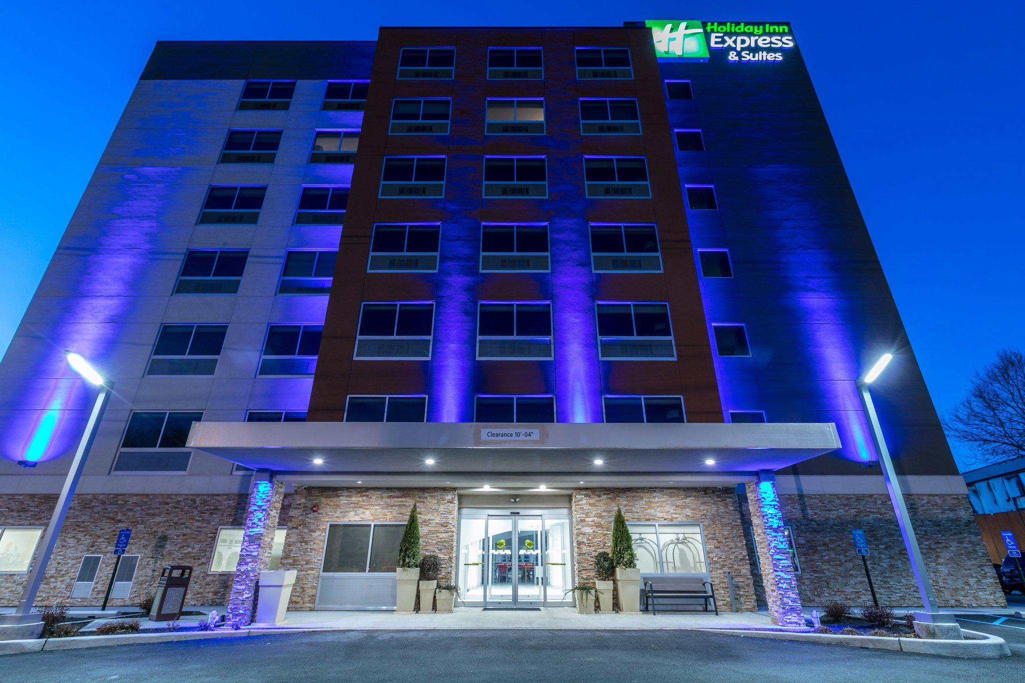 Holiday Inn Express & Suites Jersey City North - Hoboken Photo