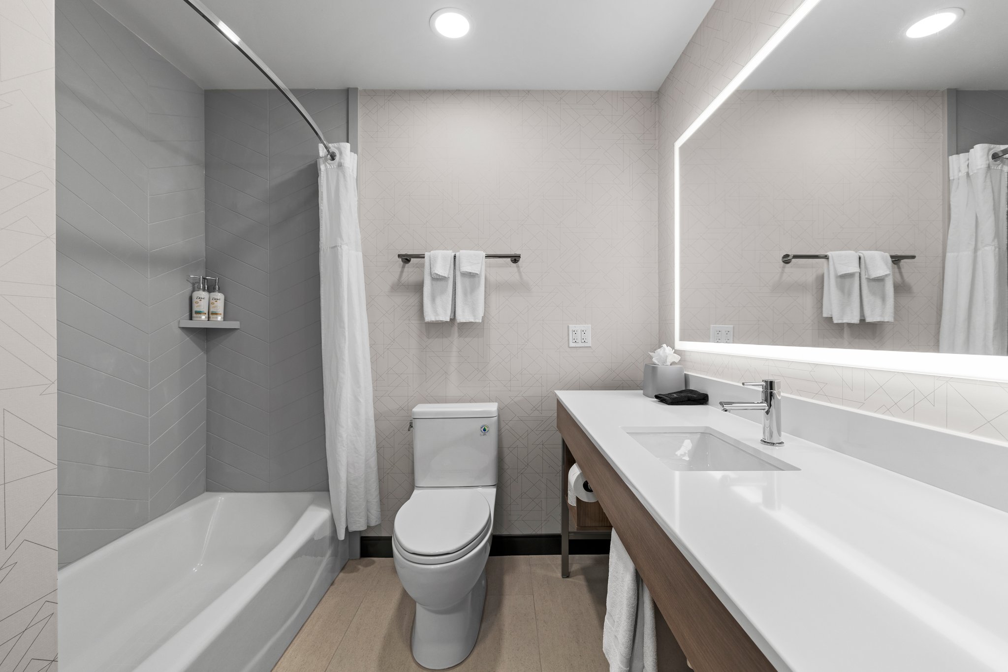 Holiday Inn Express & Suites Santa Cruz by IHG Image