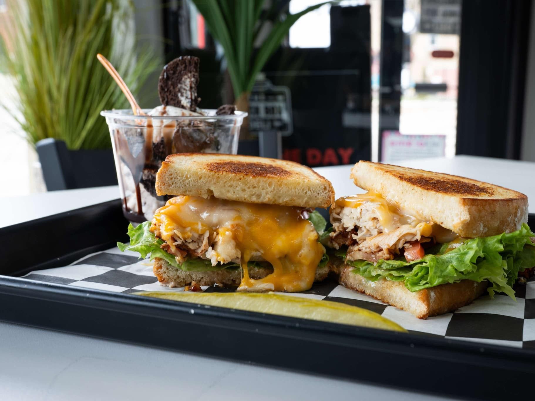 CHICKEN SANDWICH