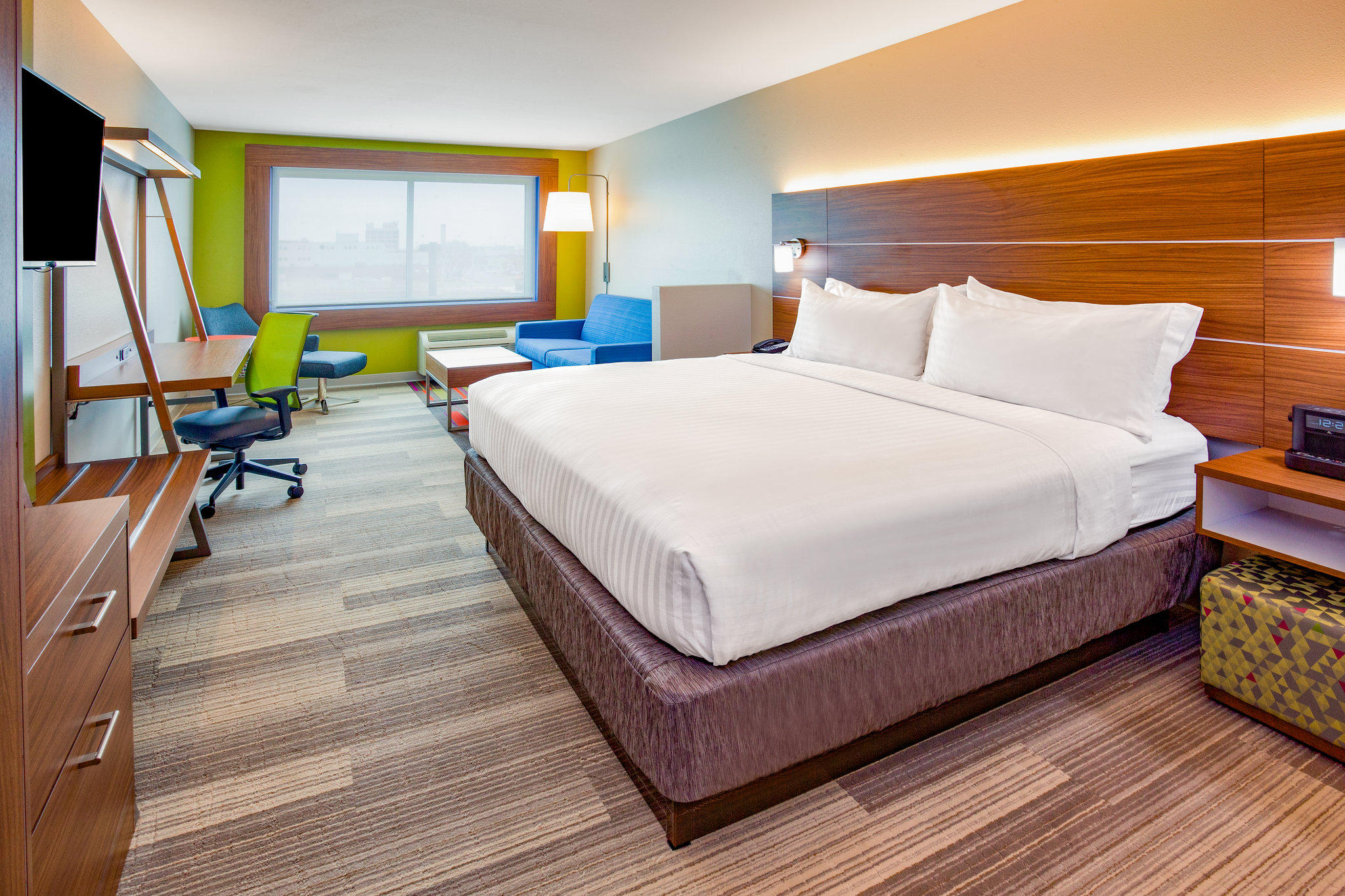 Holiday Inn Express & Suites Des Moines Downtown Photo