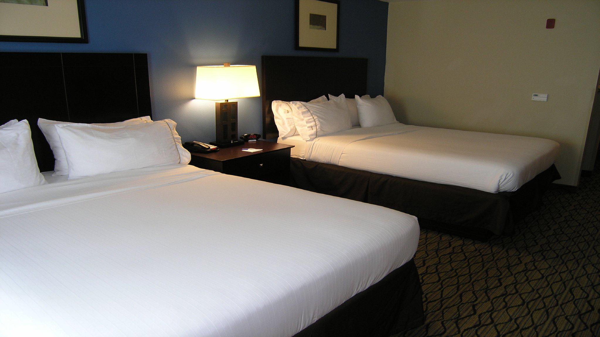 Holiday Inn Express & Suites Belle Vernon Photo