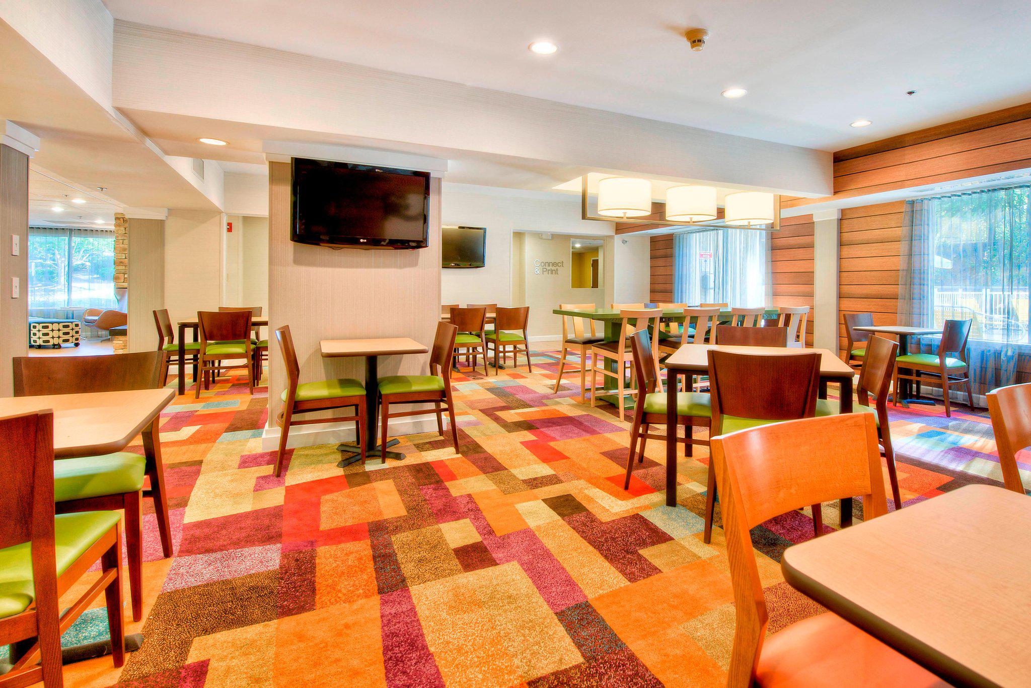 Fairfield Inn & Suites by Marriott Raleigh Crabtree Valley Photo