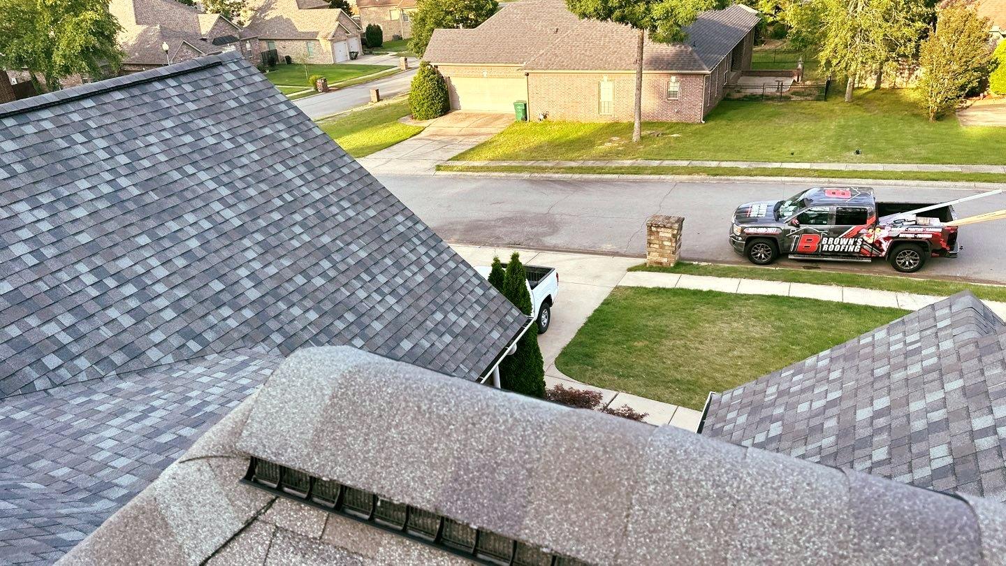 Brown's Roofing Image