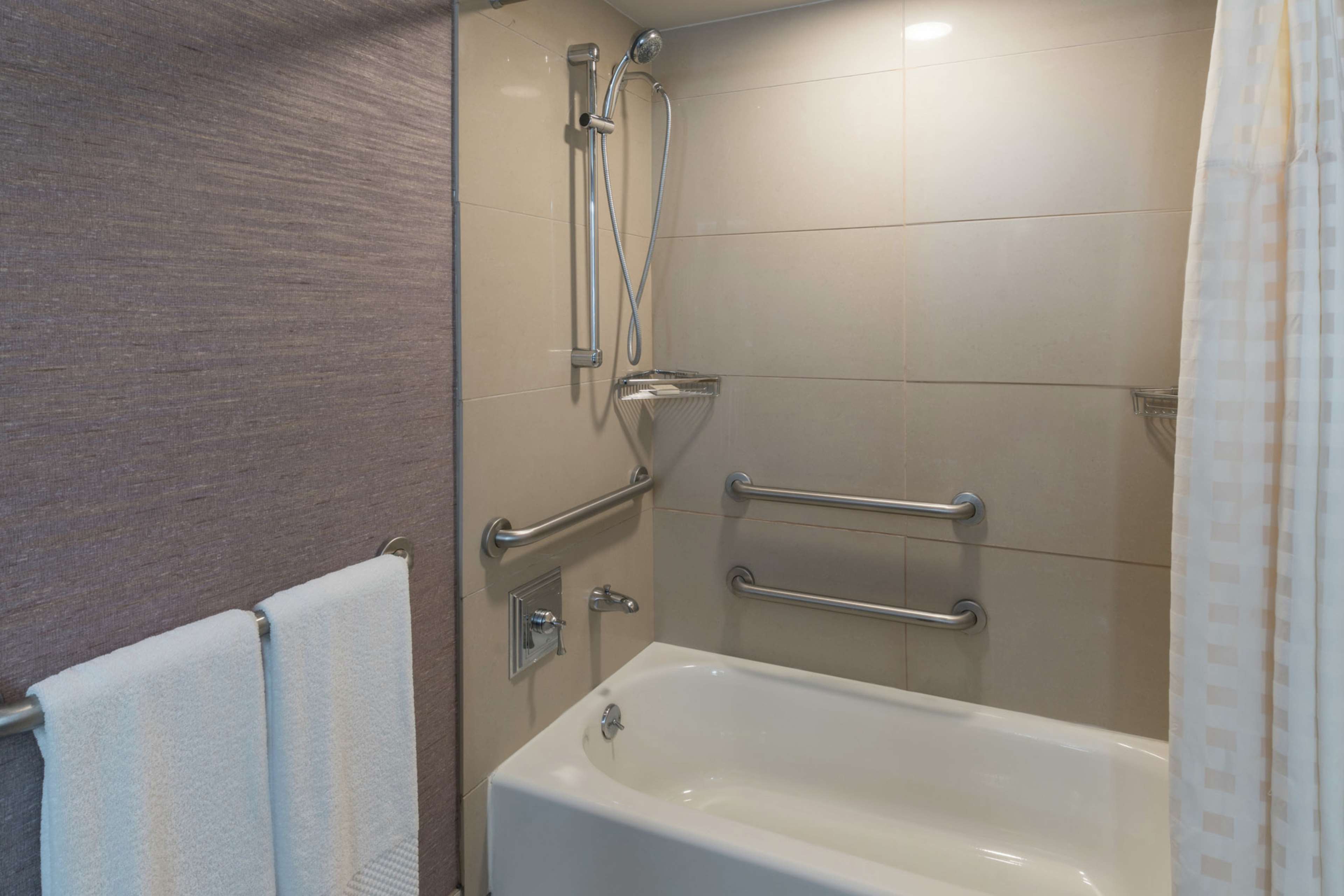 Guest room bath