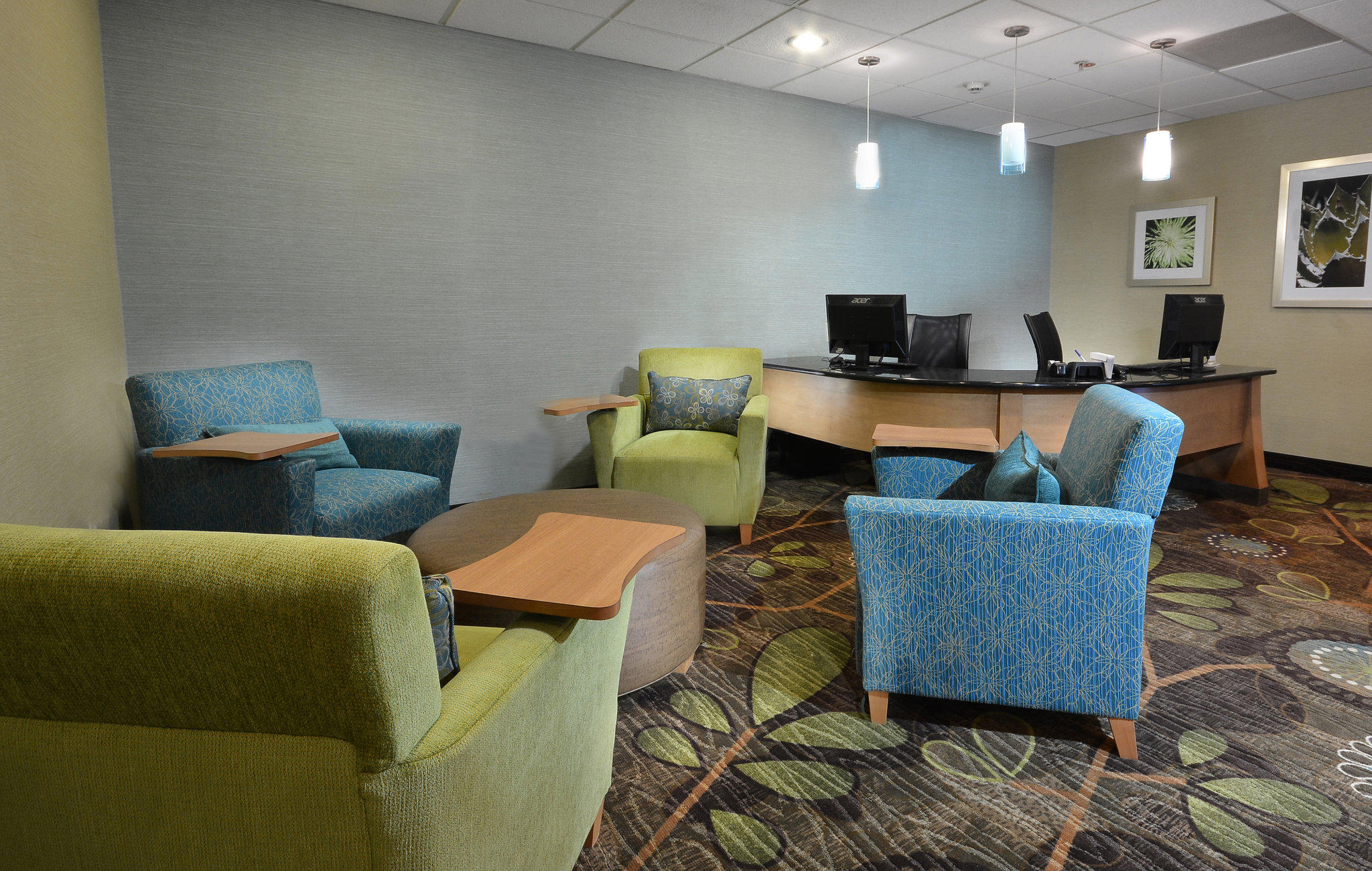 Holiday Inn Express & Suites High Point South Photo