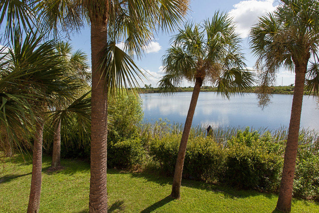 Holiday Inn Express & Suites Port Charlotte Photo