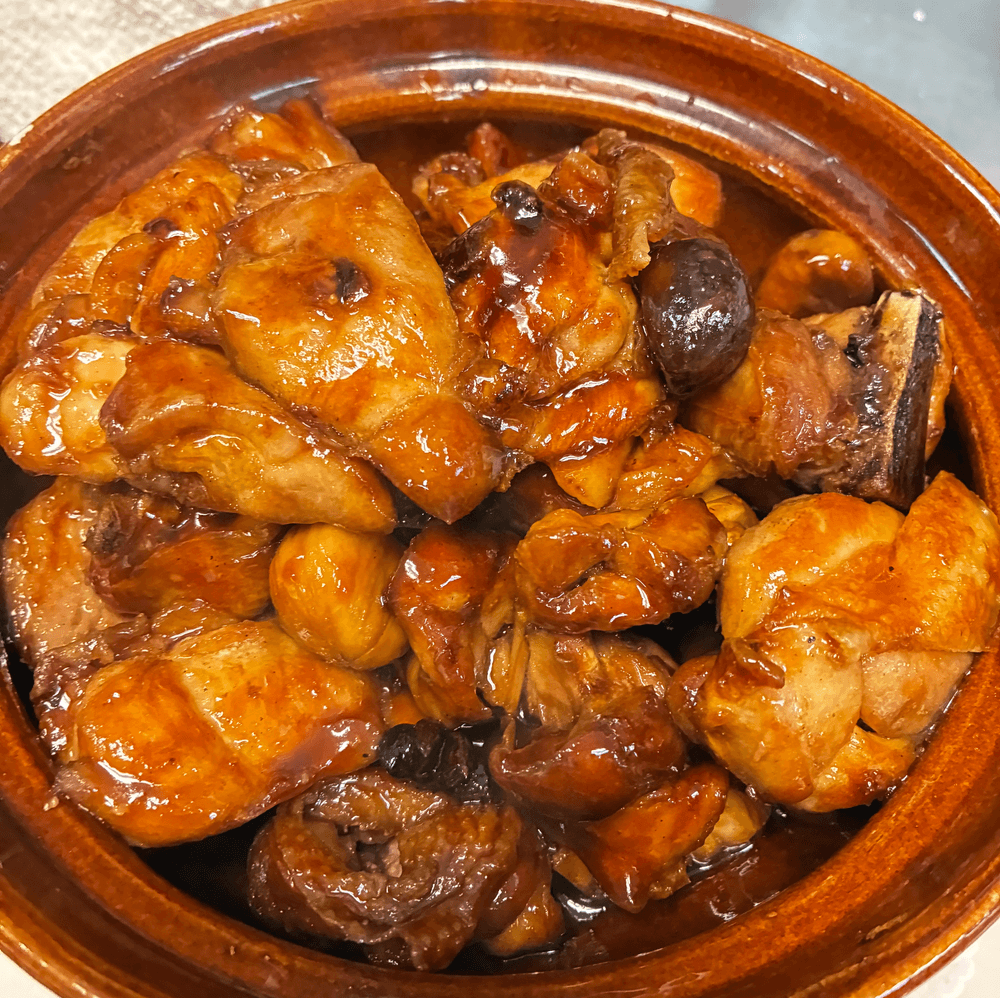 Braised Chicken with Chestnuts 板栗鸡煲