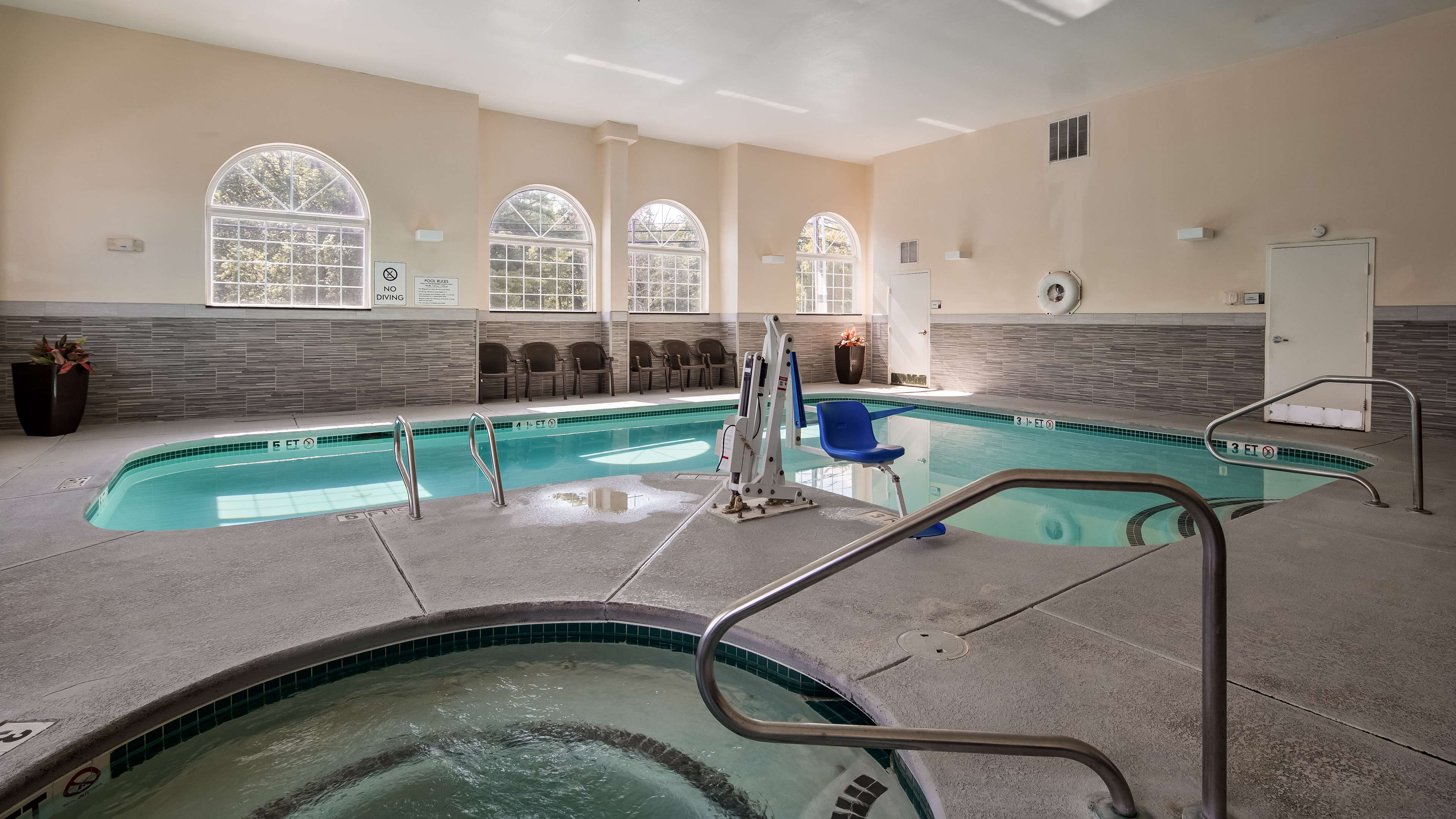 Indoor pool with hot tub