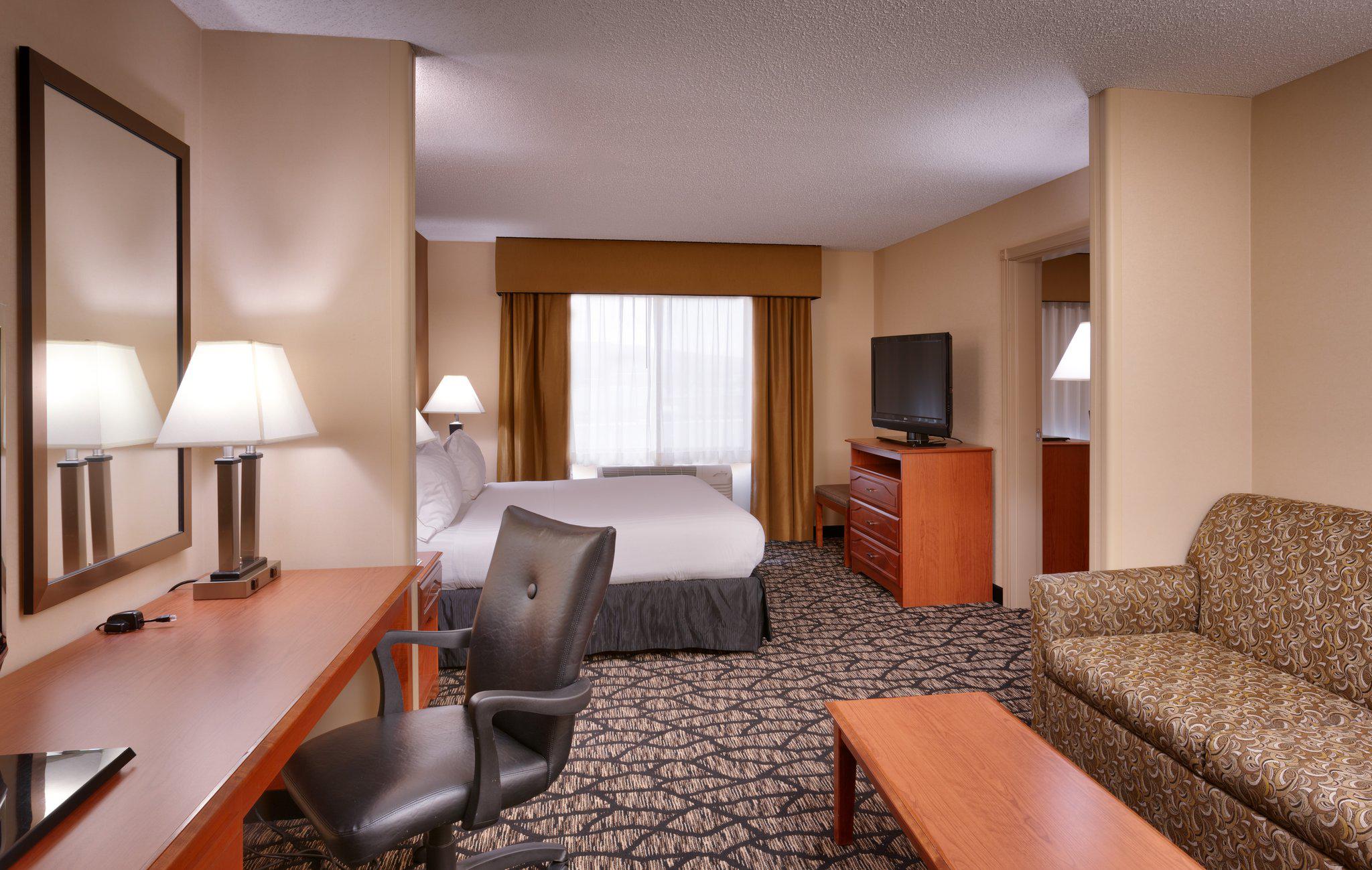 Holiday Inn Express & Suites Grand Junction Photo