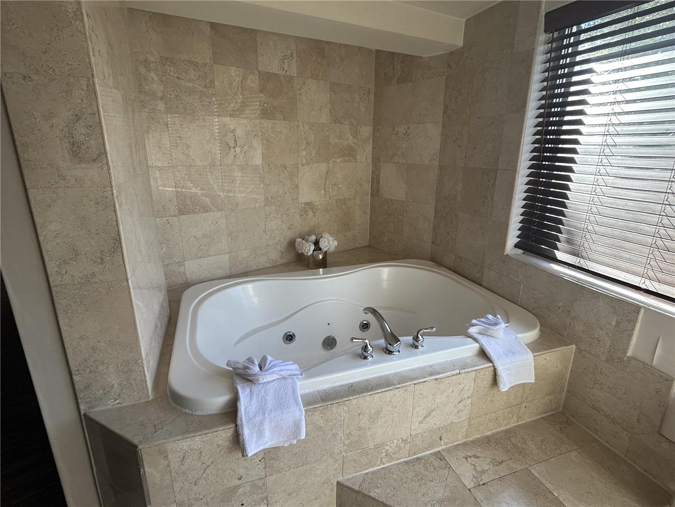 Best Western Premier Plainview-Long Island Hotel Image