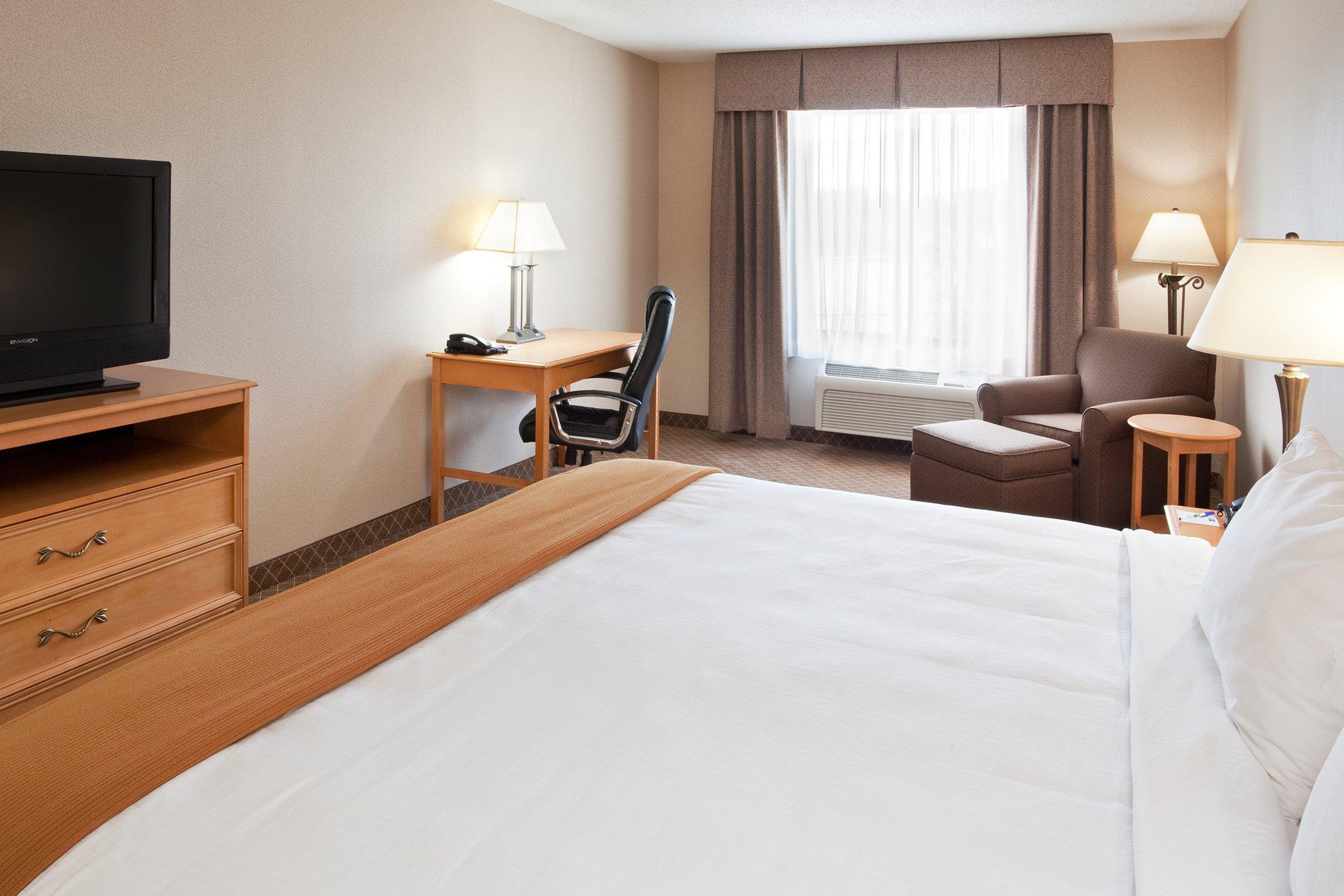 Holiday Inn Express & Suites Chesterfield - Selfridge Area Photo