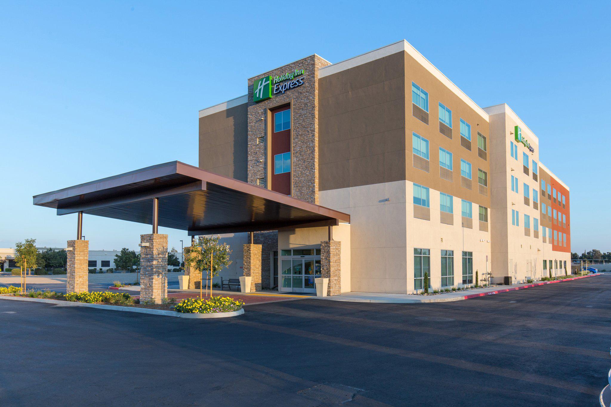 Holiday Inn Express Visalia Photo